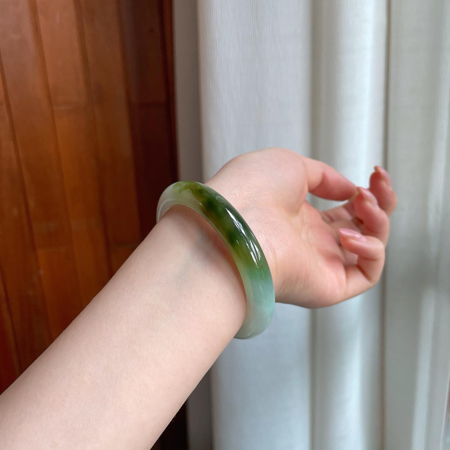糯冰带色翡翠平安镯（53mm)（yc360247）