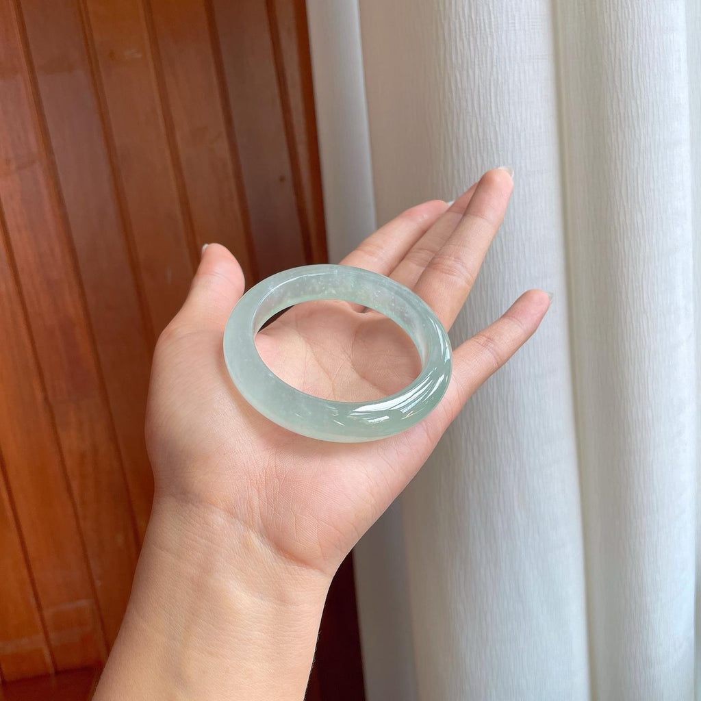 冰玻种淡晴底翡翠平安镯（54.5mm）（yc269034）