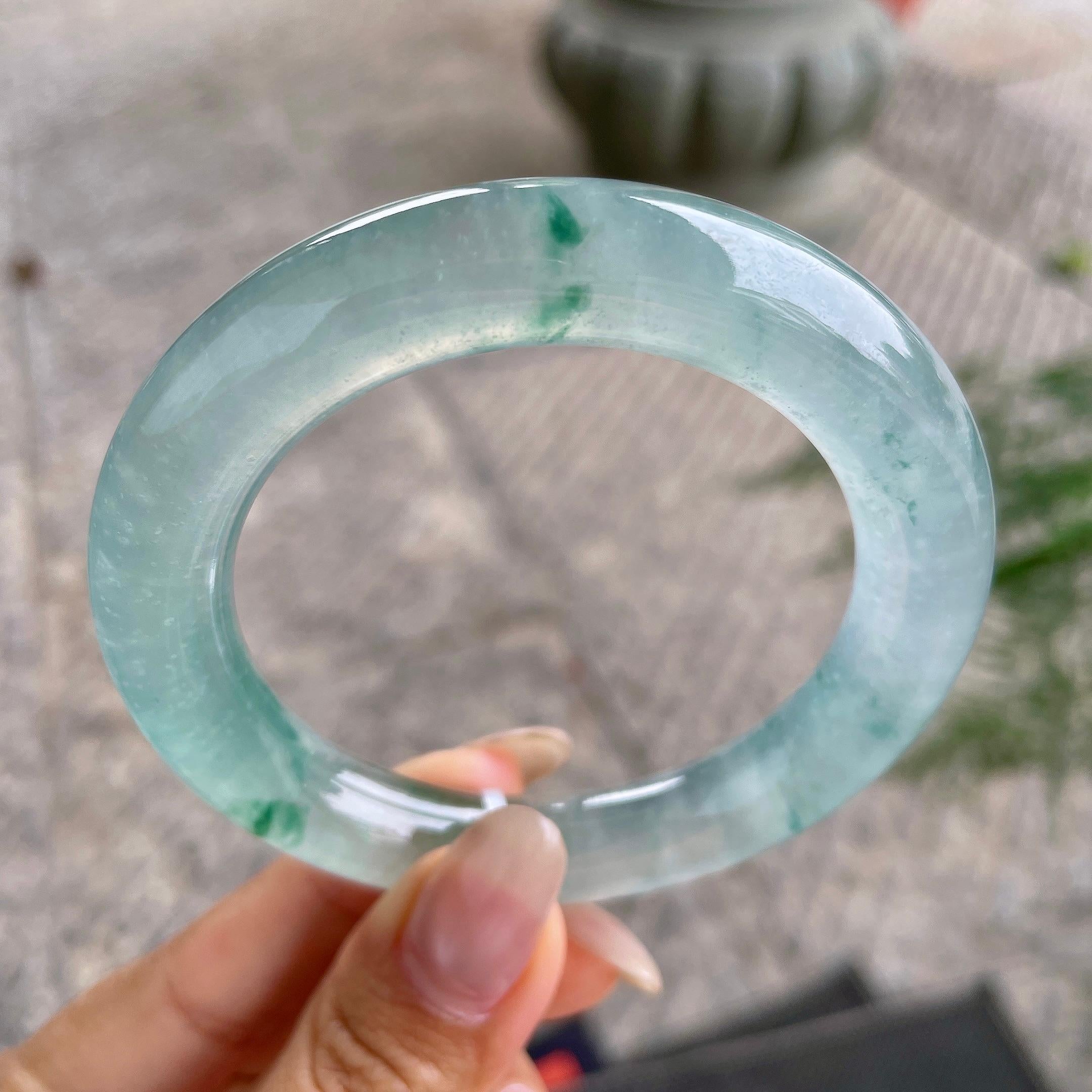 胖圆条   高冰种飘花圆条手镯55.6圈    天然缅甸A货翡翠（yc351390）