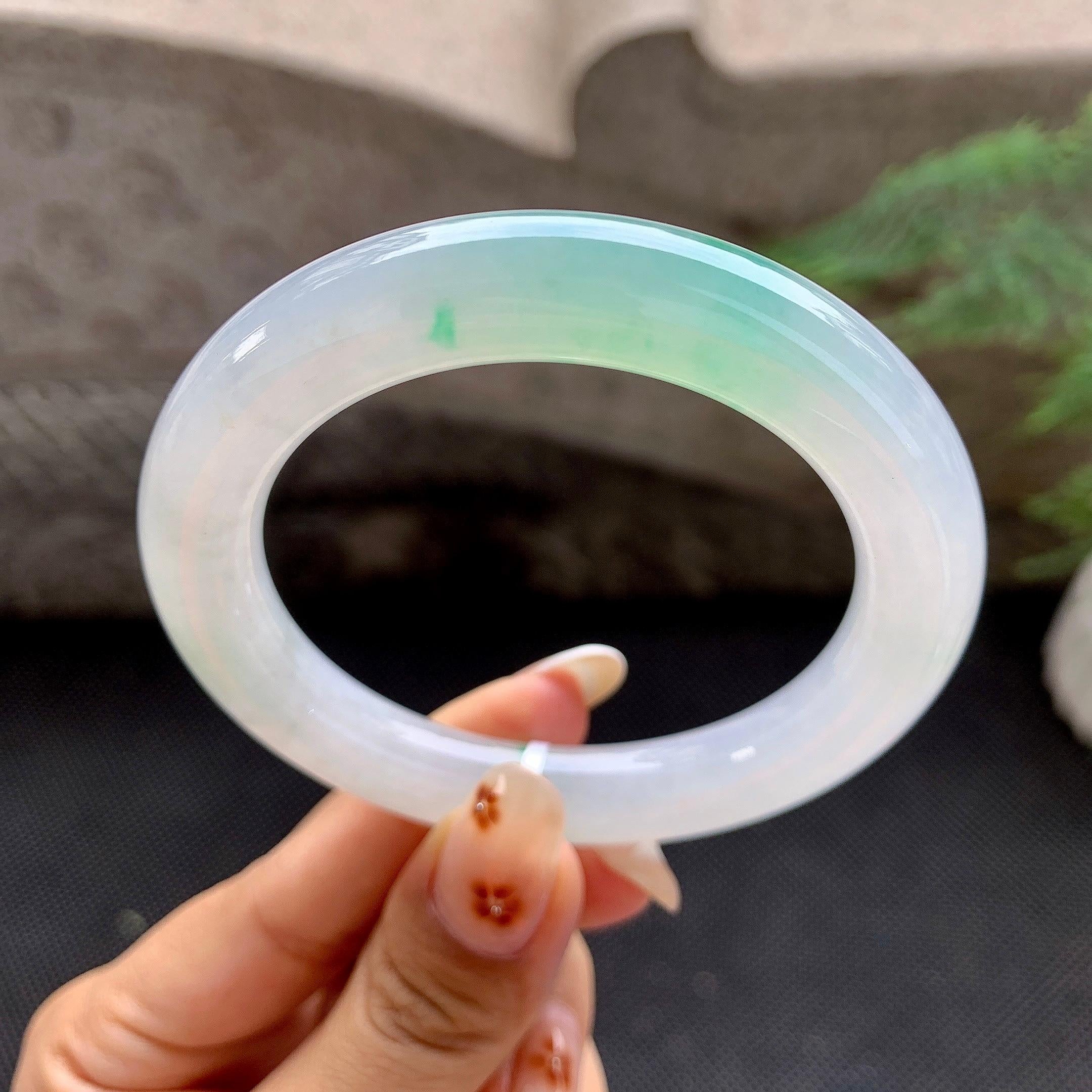 糯冰种飘绿圆条手镯（53.5mm）（yc257688）