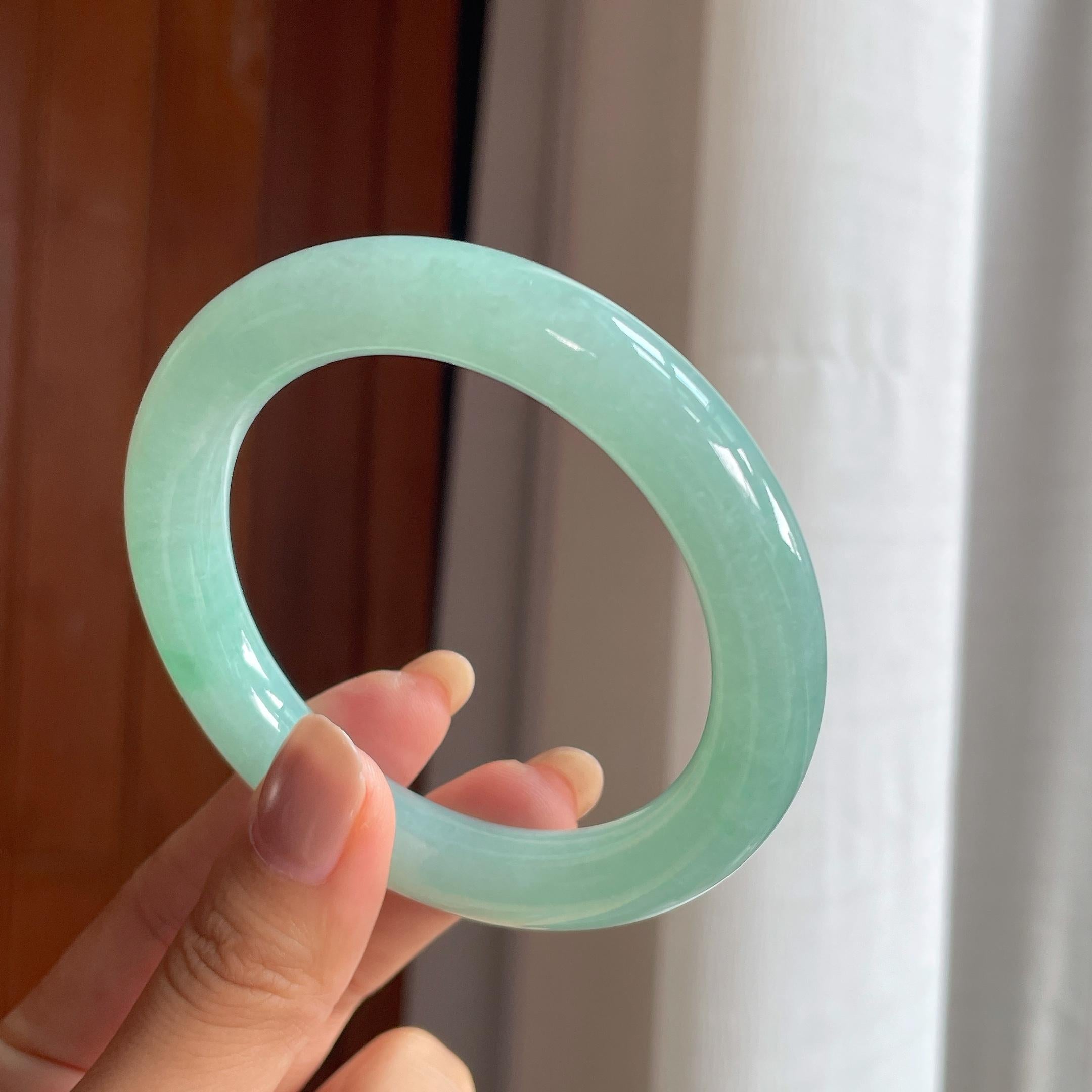 冰种晴绿底翡翠圆条手镯(58mm)（yc422915）