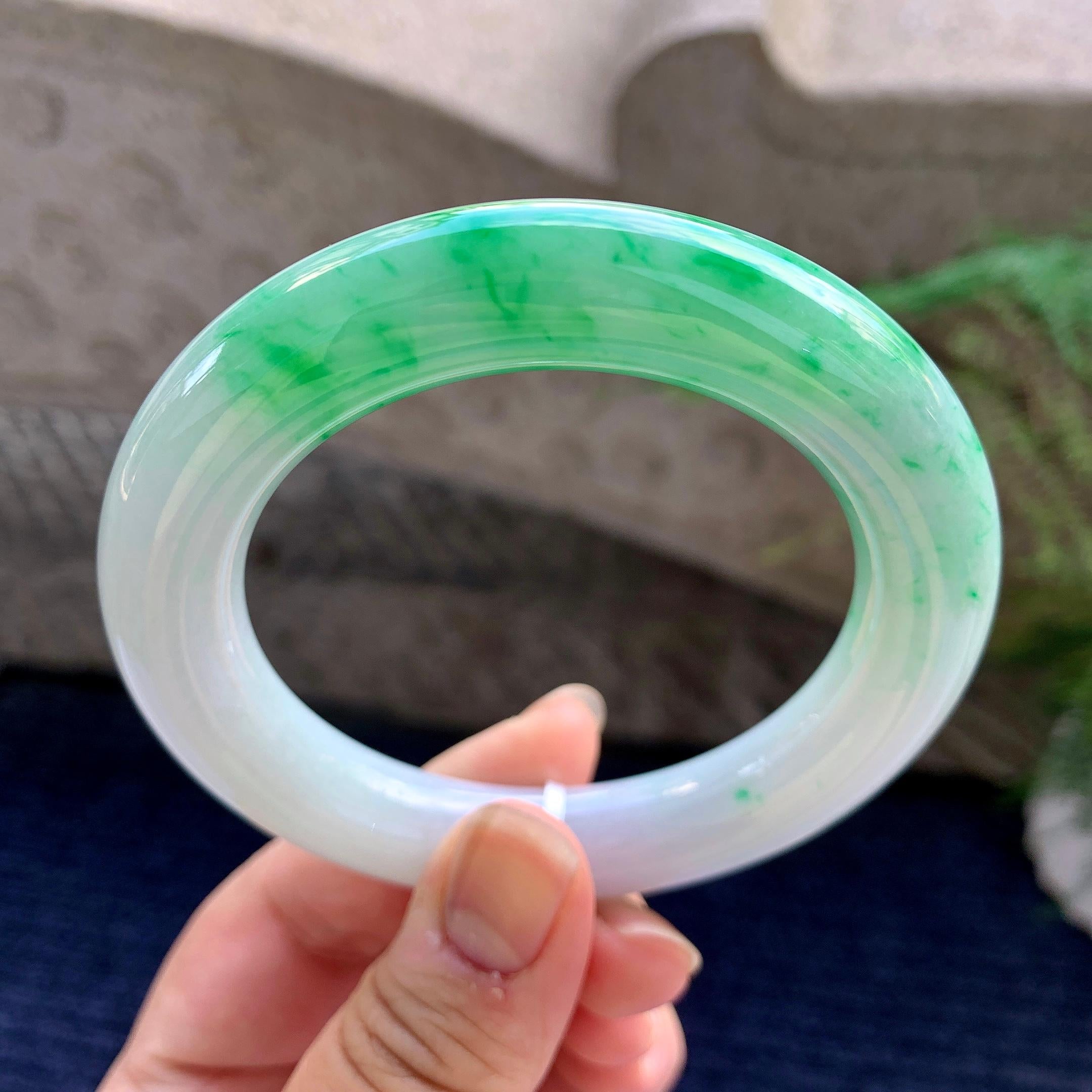 细糯种飘绿圆条手镯（56.8mm）（yc223253）