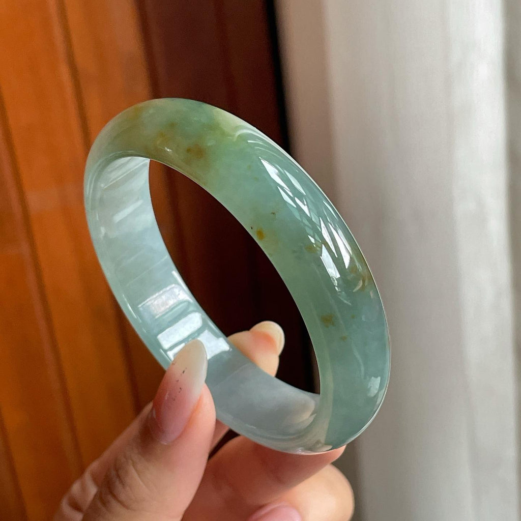 糯冰种湖水绿带黄翡翡翠平安镯（56mm）（yc216819）