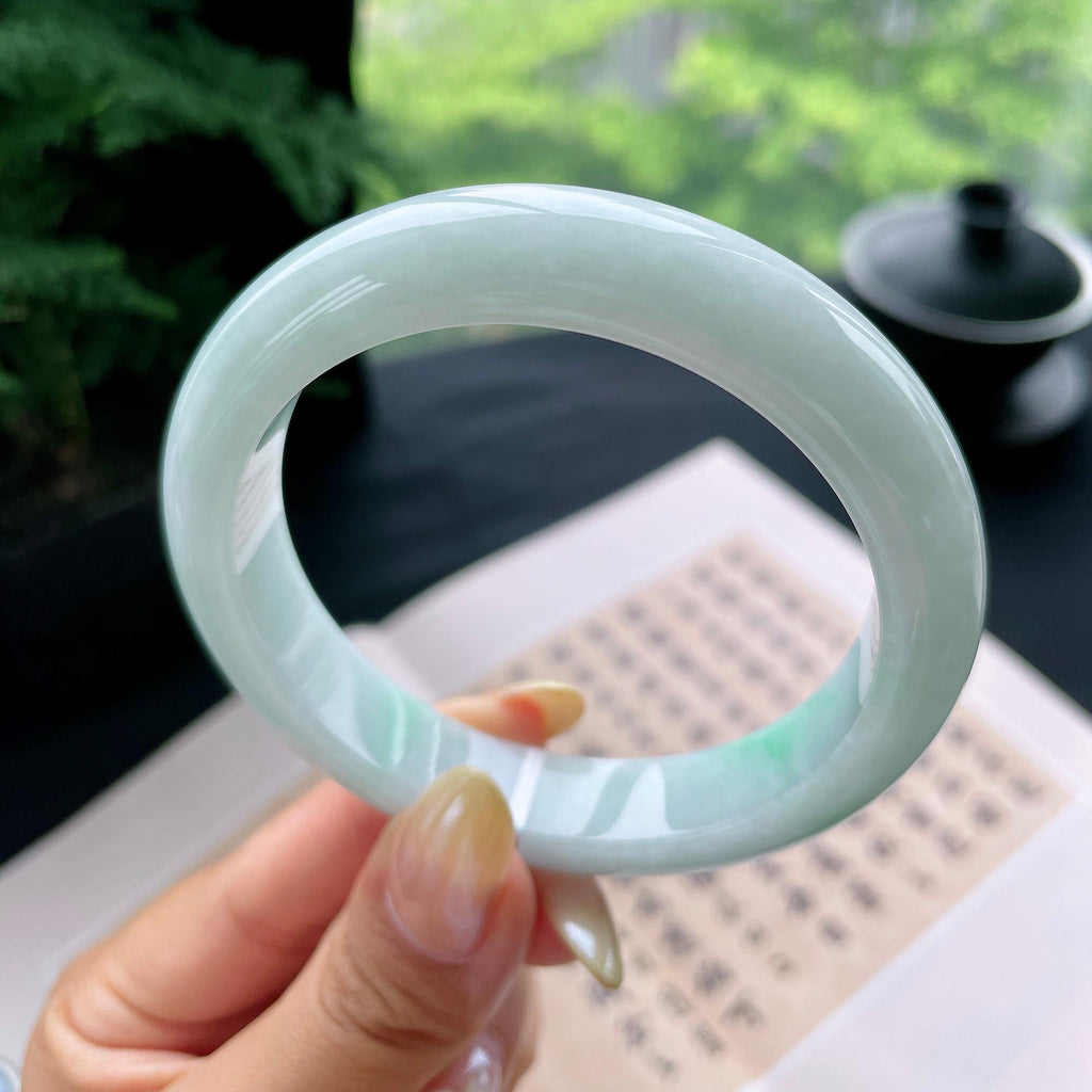 大圈口 细糯种飘绿正圈平安镯60圈 天然缅甸A货翡翠（yc473055）