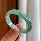 糯冰湖水绿飘花翡翠贵妃镯（54.8mm）（yc312892）