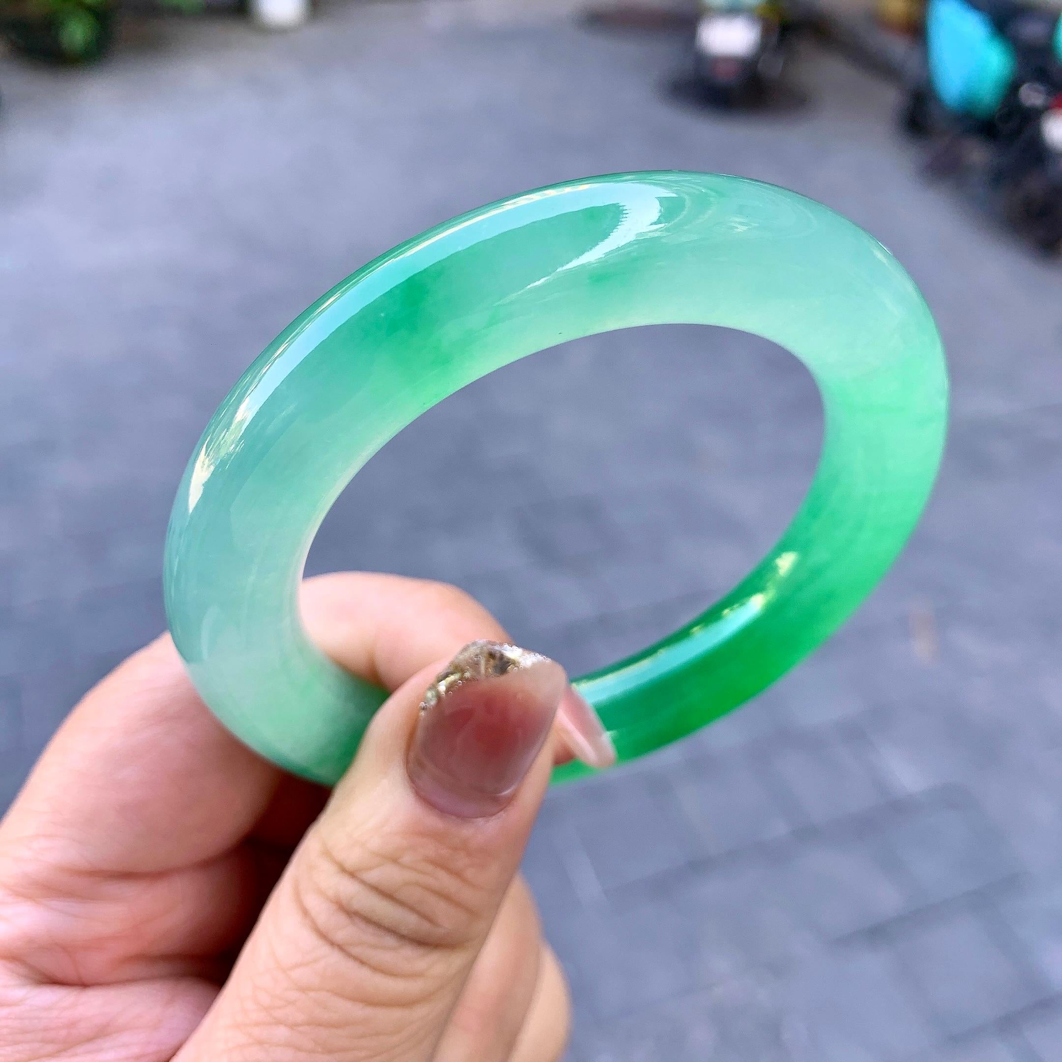 冰种飘阳绿圆条手镯（55.7mm）（yc290116）