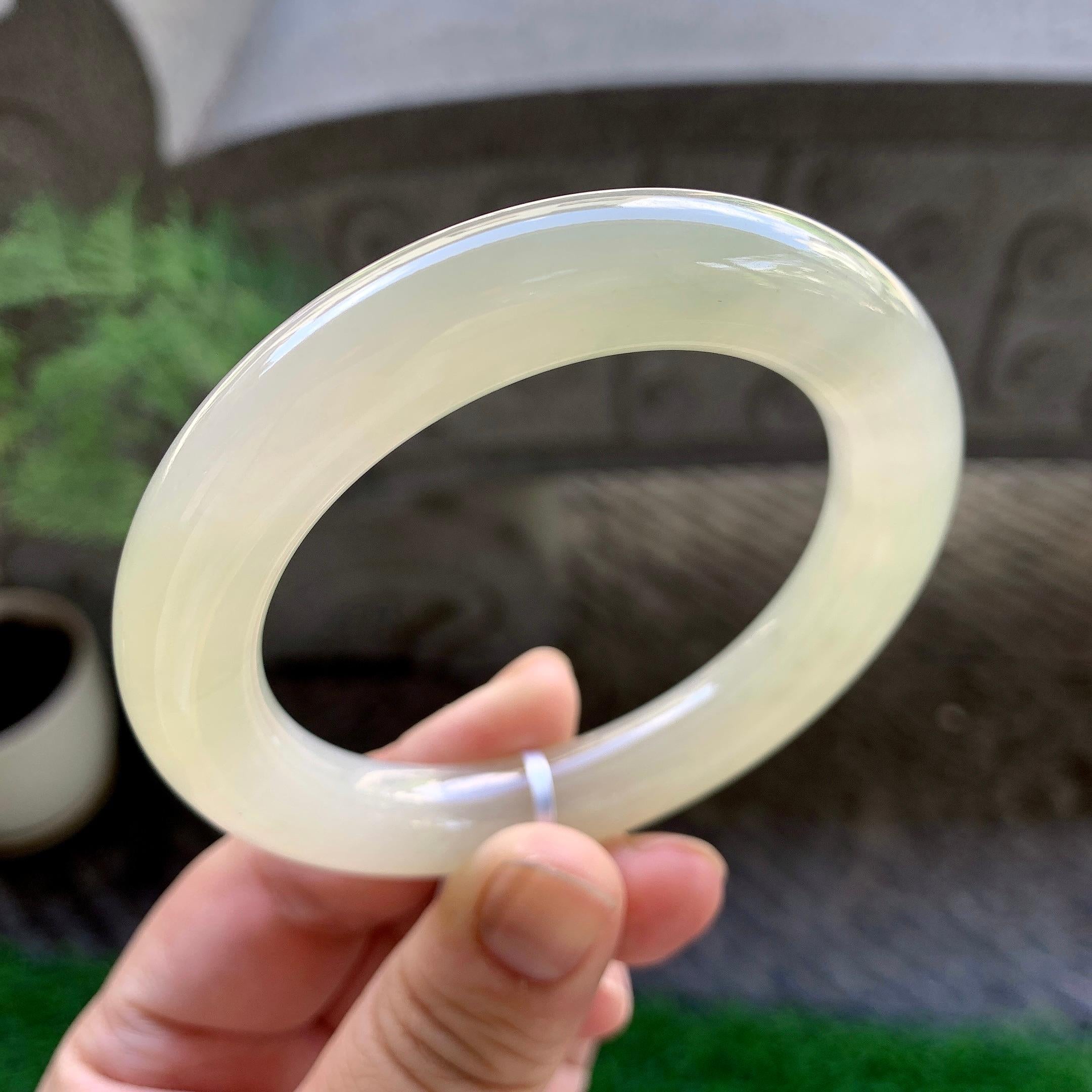 糯冰种黄翡圆条手镯（54.8mm）（yc229797）