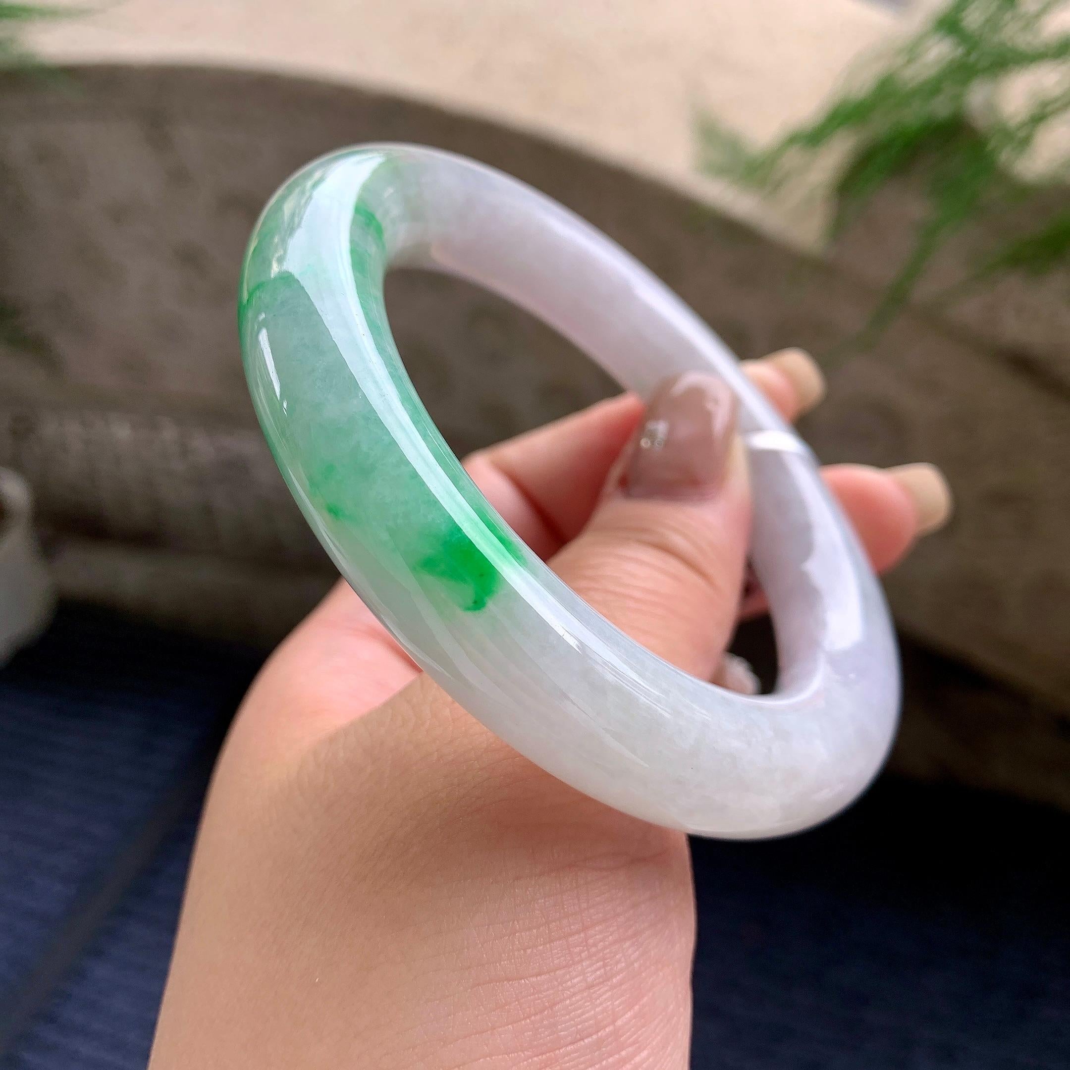 大圈口 糯种淡粉底淡飘阳绿圆条手镯 58.5圈口 天然缅甸A货翡翠（yc461807）
