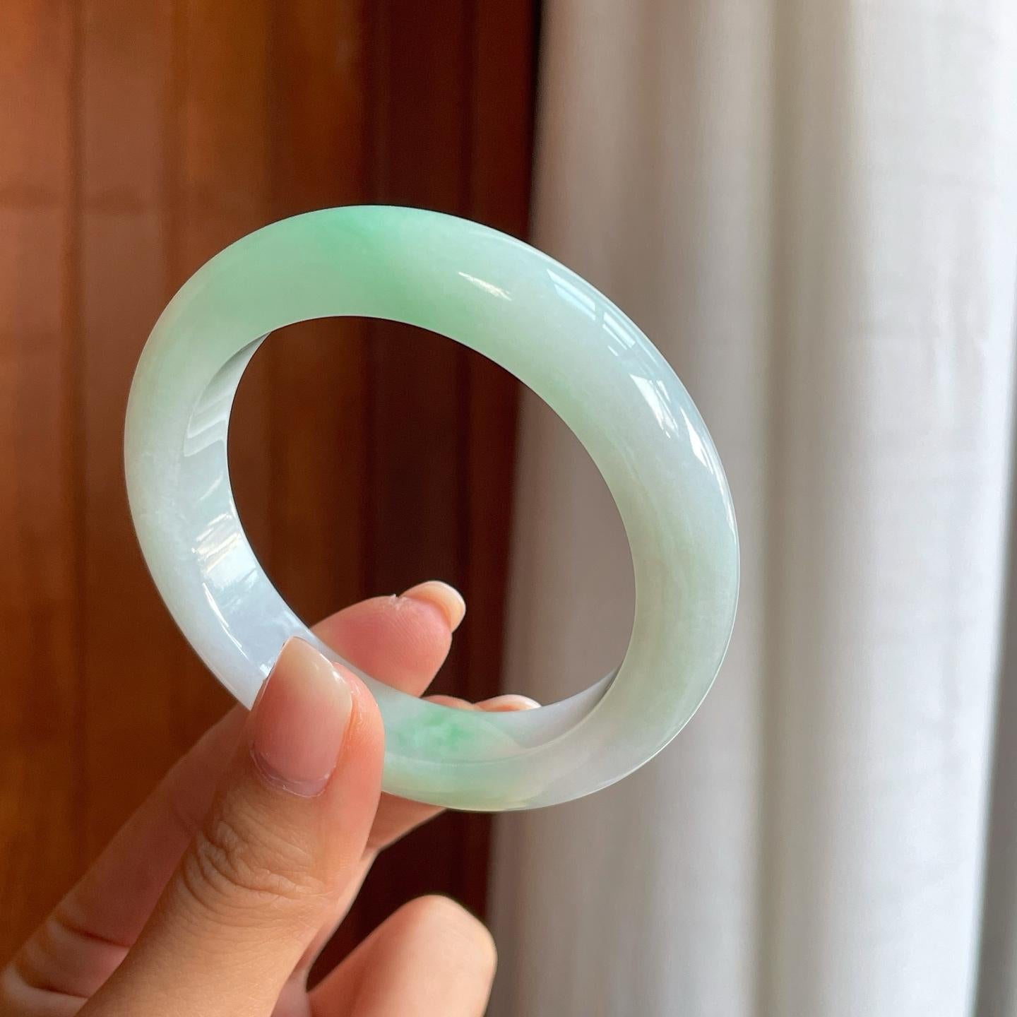 糯冰飘绿翡翠平安镯（55.8mm）（yc411302）