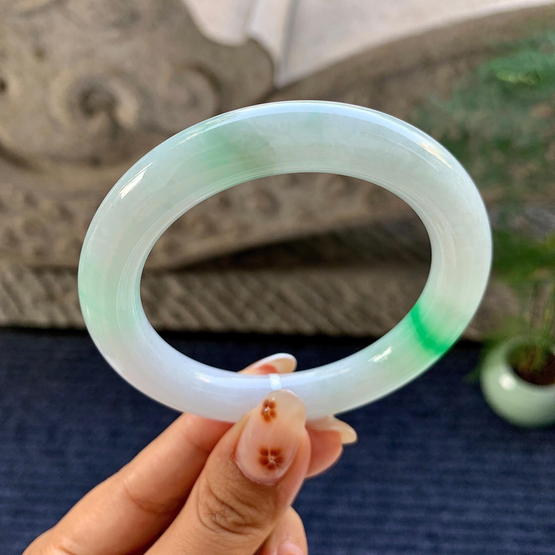 细糯种飘绿圆条手镯（56.6mm）（yc248100）