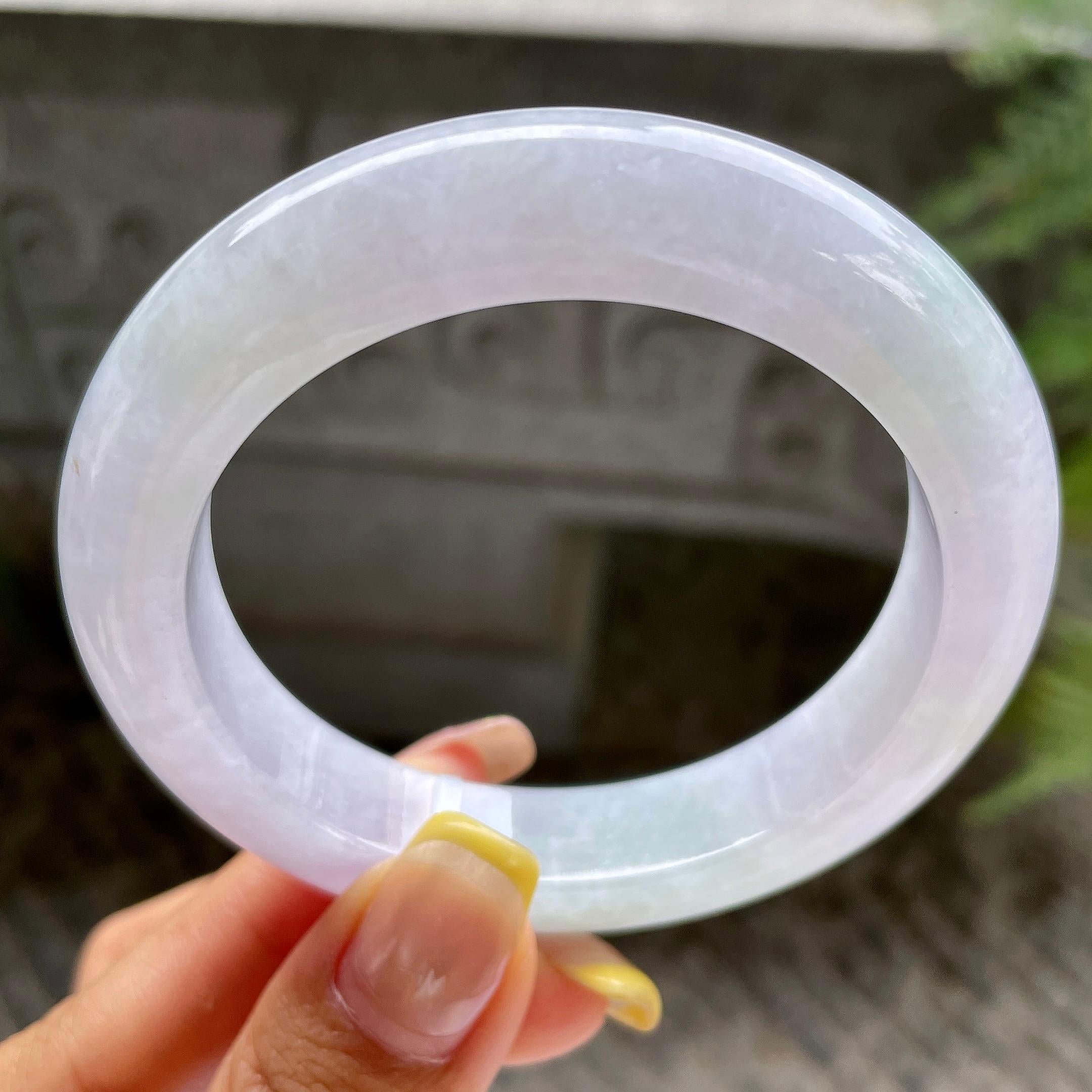 细糯种淡春彩正圈平安镯55.8圈       天然缅甸A货翡翠（yc389242）