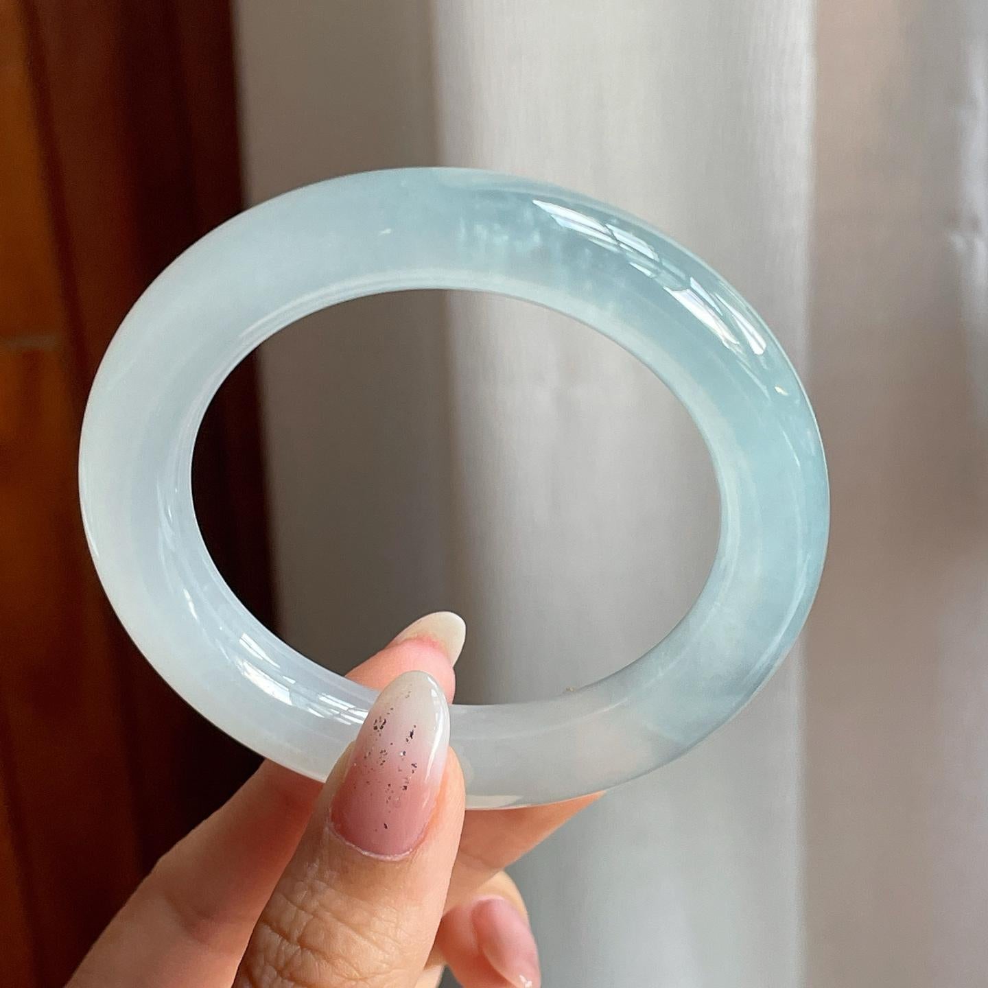高冰种带底色翡翠圆条手镯（53mm）（yc204365）