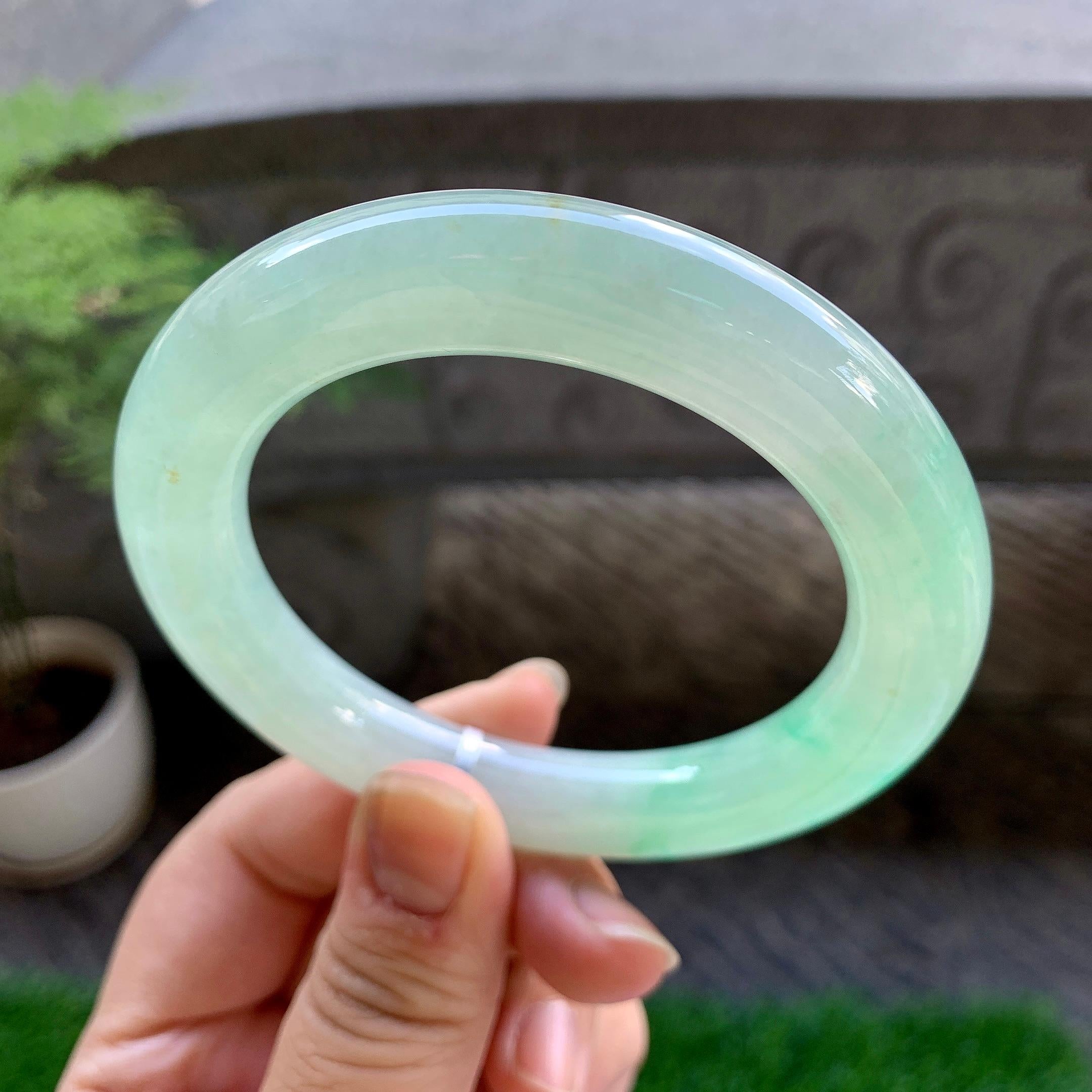 糯冰种晴底飘绿洒金圆条手镯（58mm）（yc223251）