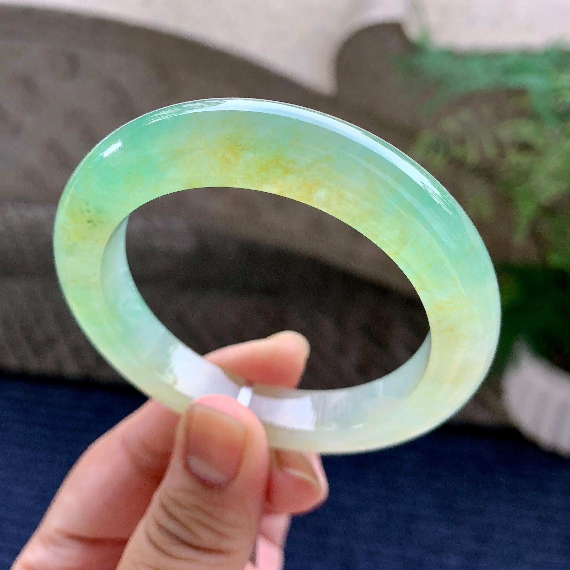 糯冰种黄加绿泥鳅背手镯（53mm）（yc233904）