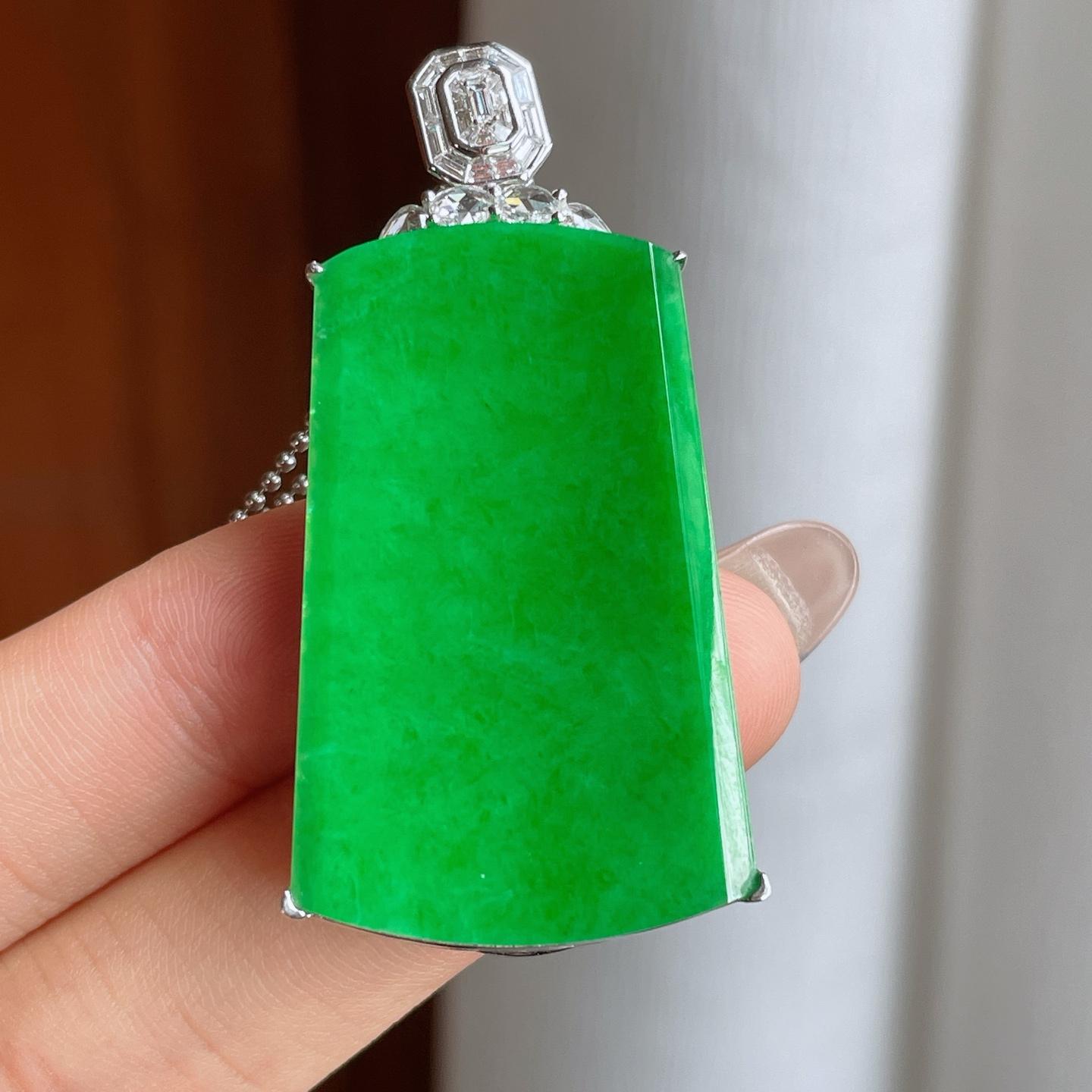 18k金镶糯冰满绿翡翠无事牌（yc244910）