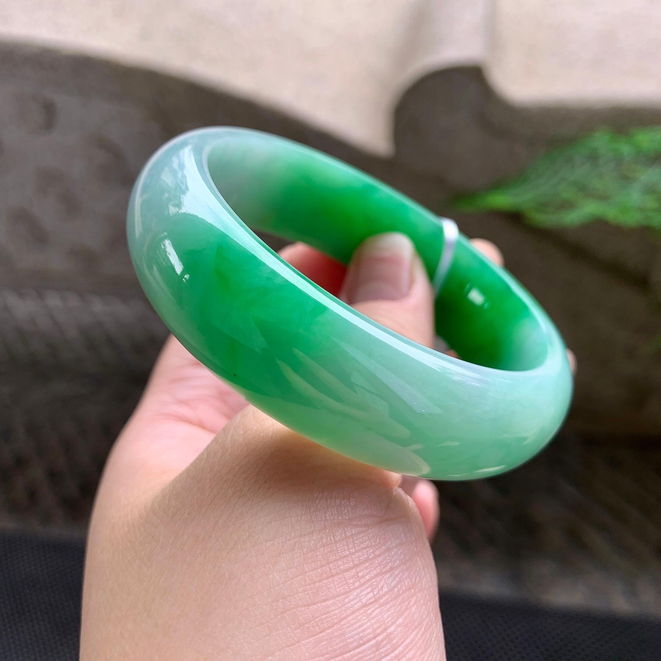 糯冰种阳绿宽版轮胎手镯（56.8mm）（yc259000）