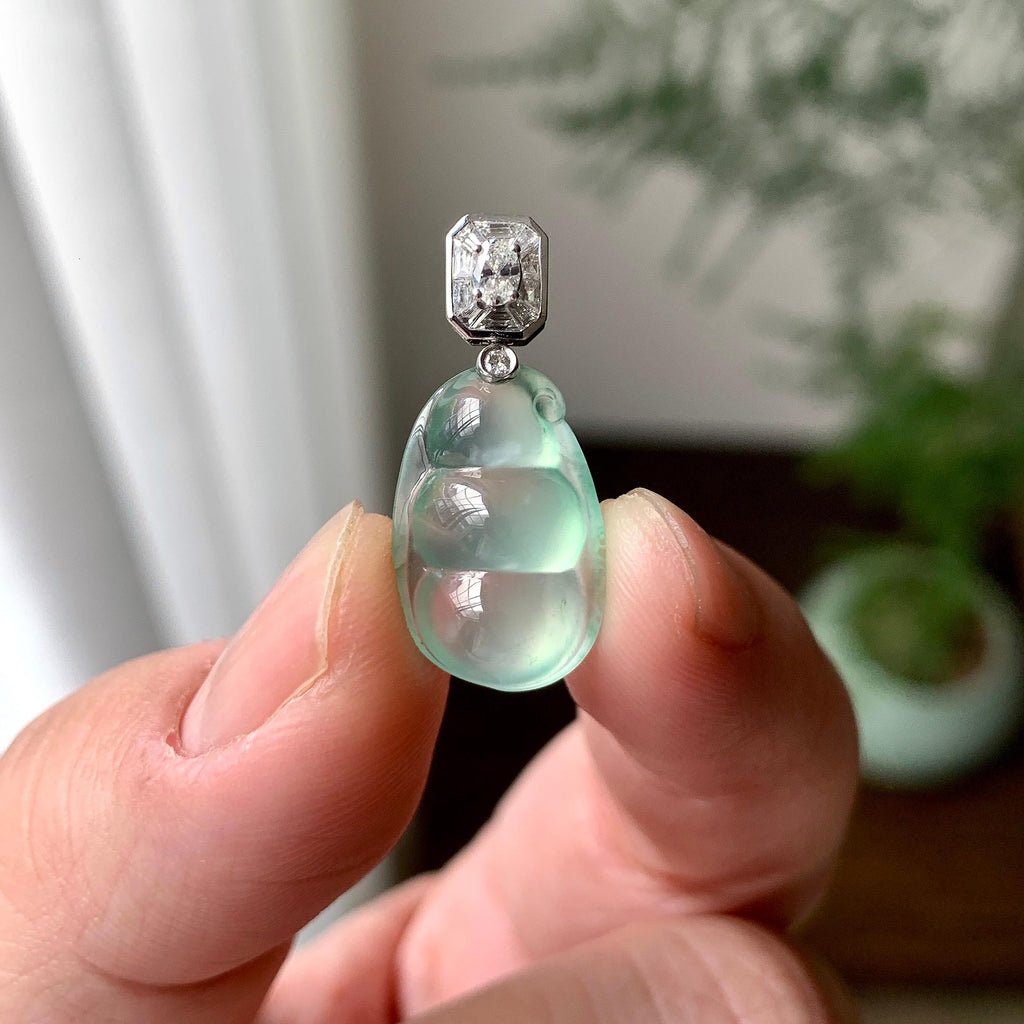 18K金钻镶冰种淡晴底福豆吊坠（yc257222）