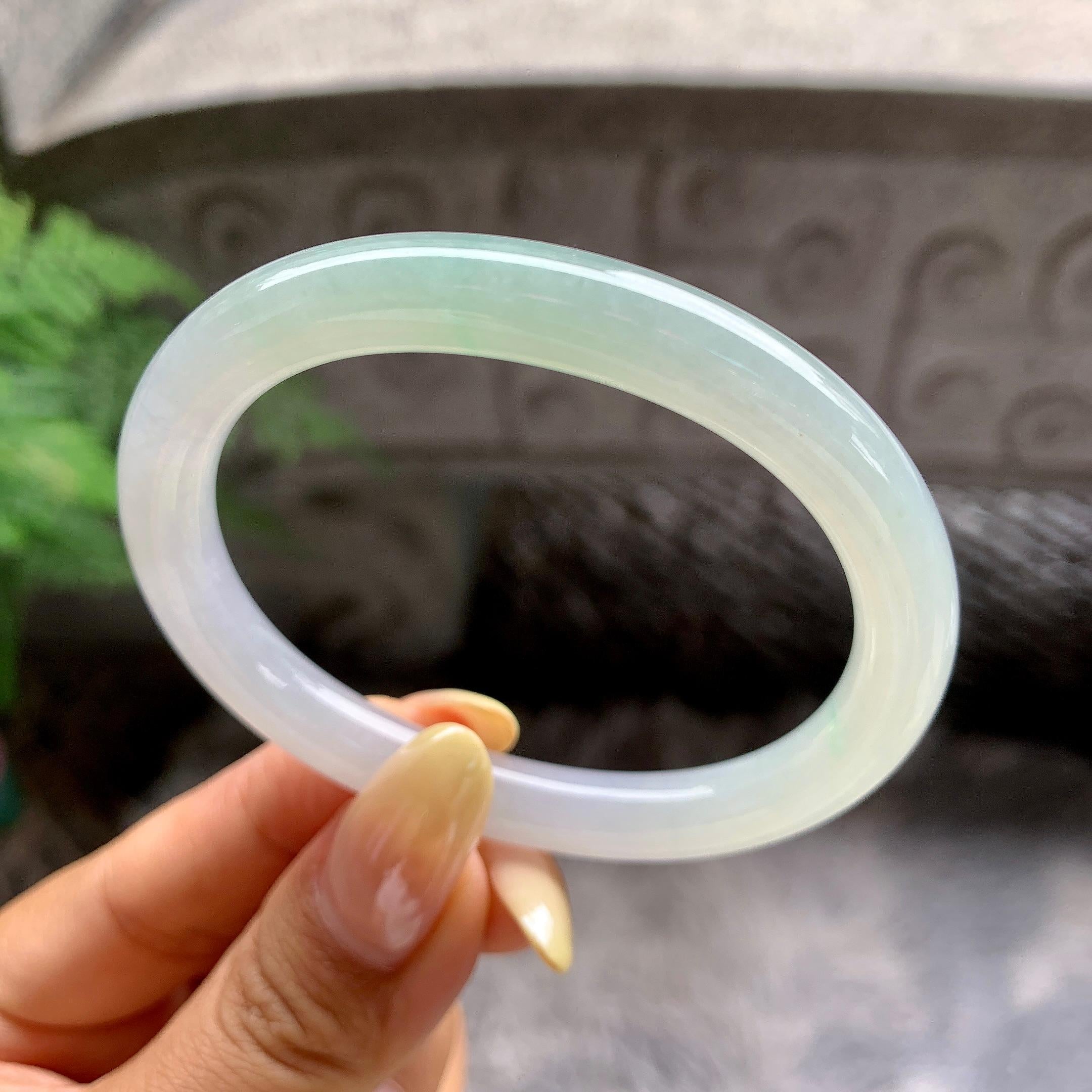 细糯种淡晴底贵妃手镯54.4圈 天然缅甸A货翡翠（yc481917）