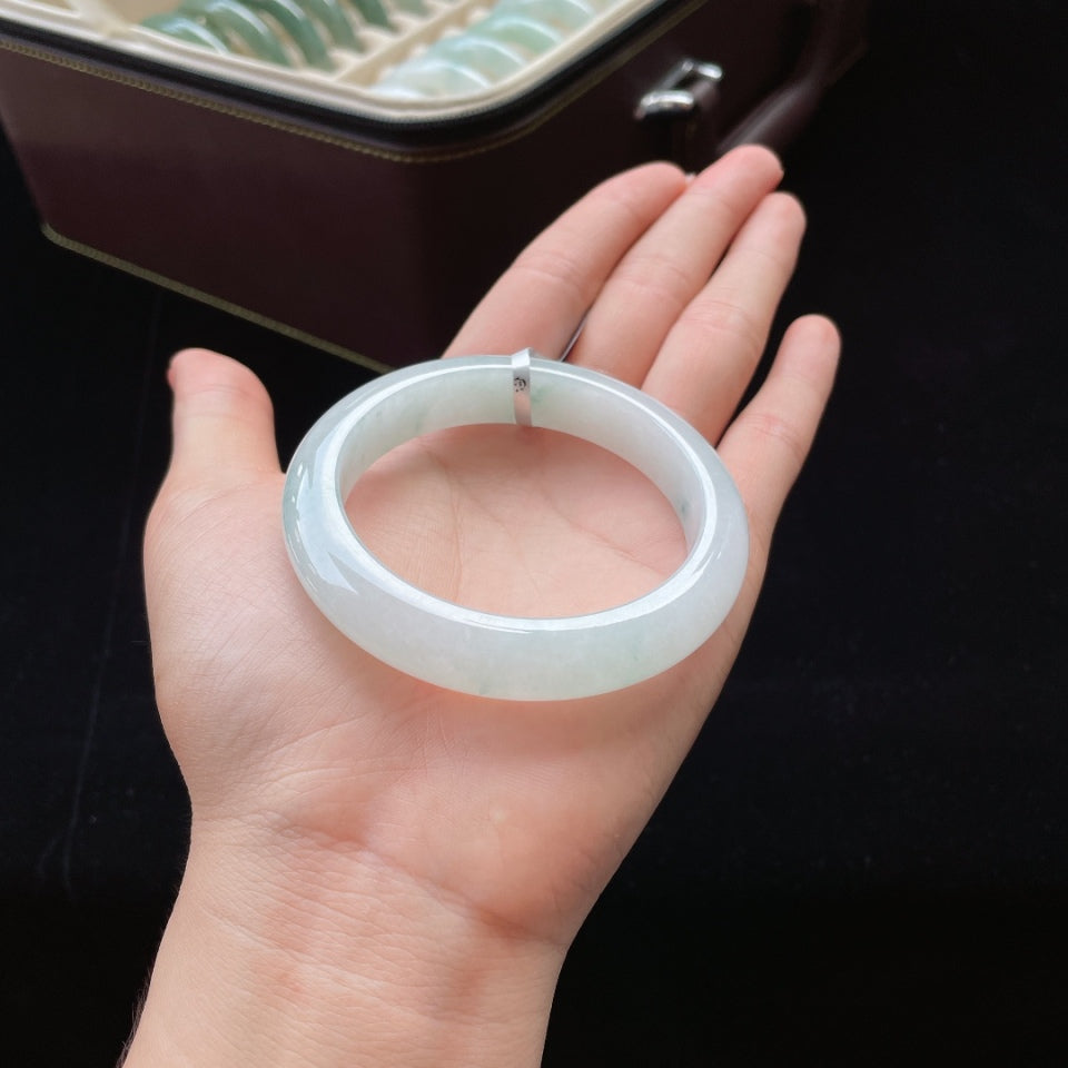 糯种白底飘花正圈翡翠手镯（55mm）（yc018718）