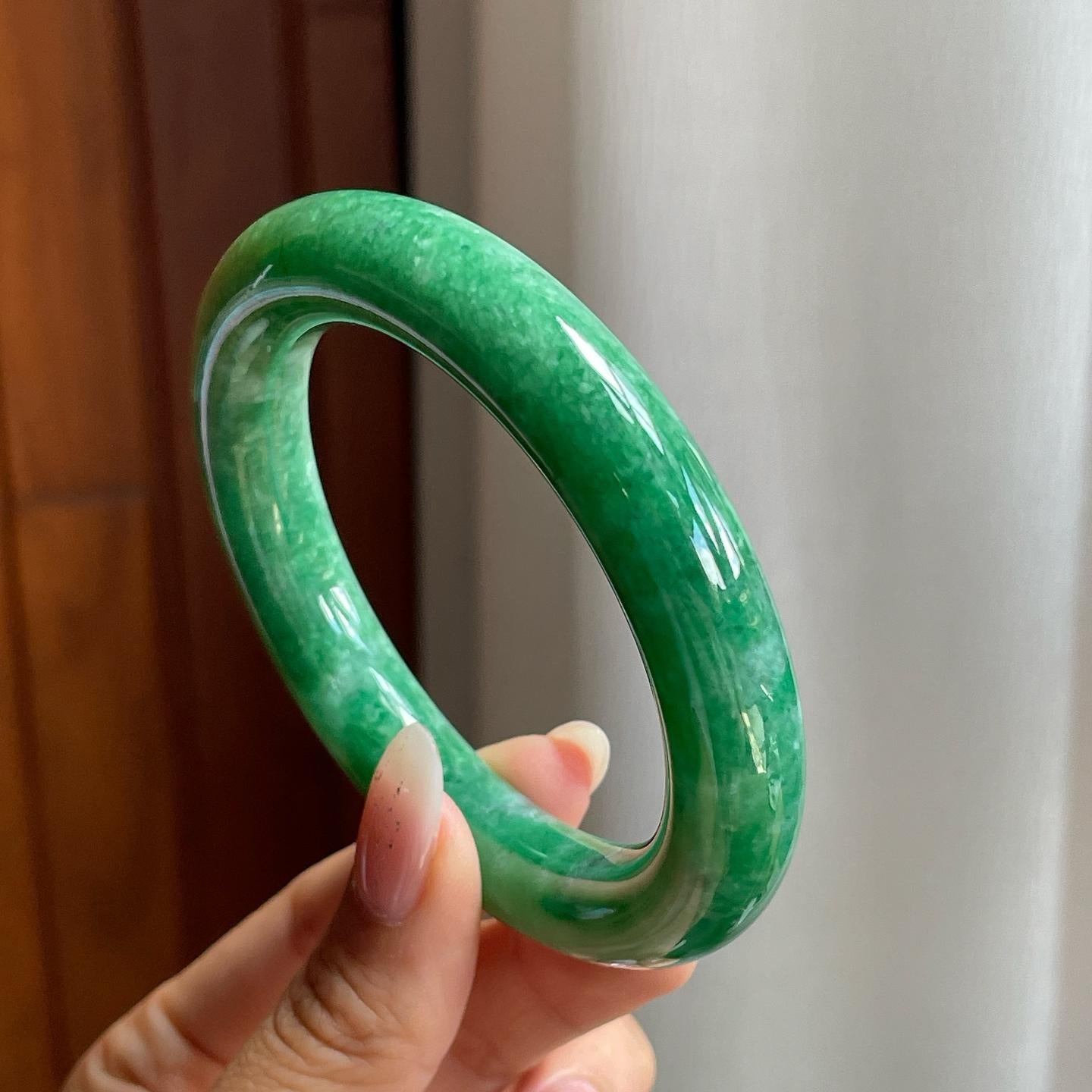 细糯种满绿翡翠圆条手镯（55mm）