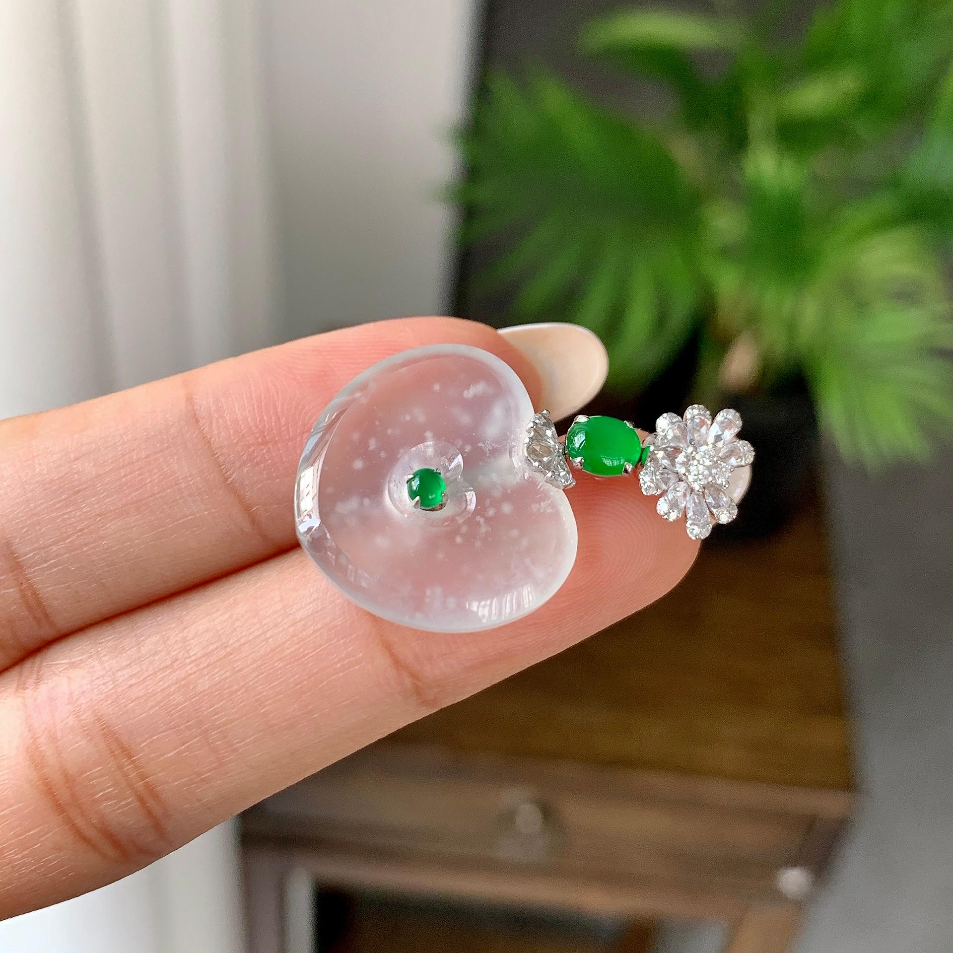 18K金钻镶冰种雪花棉爱心吊坠（yc248217）