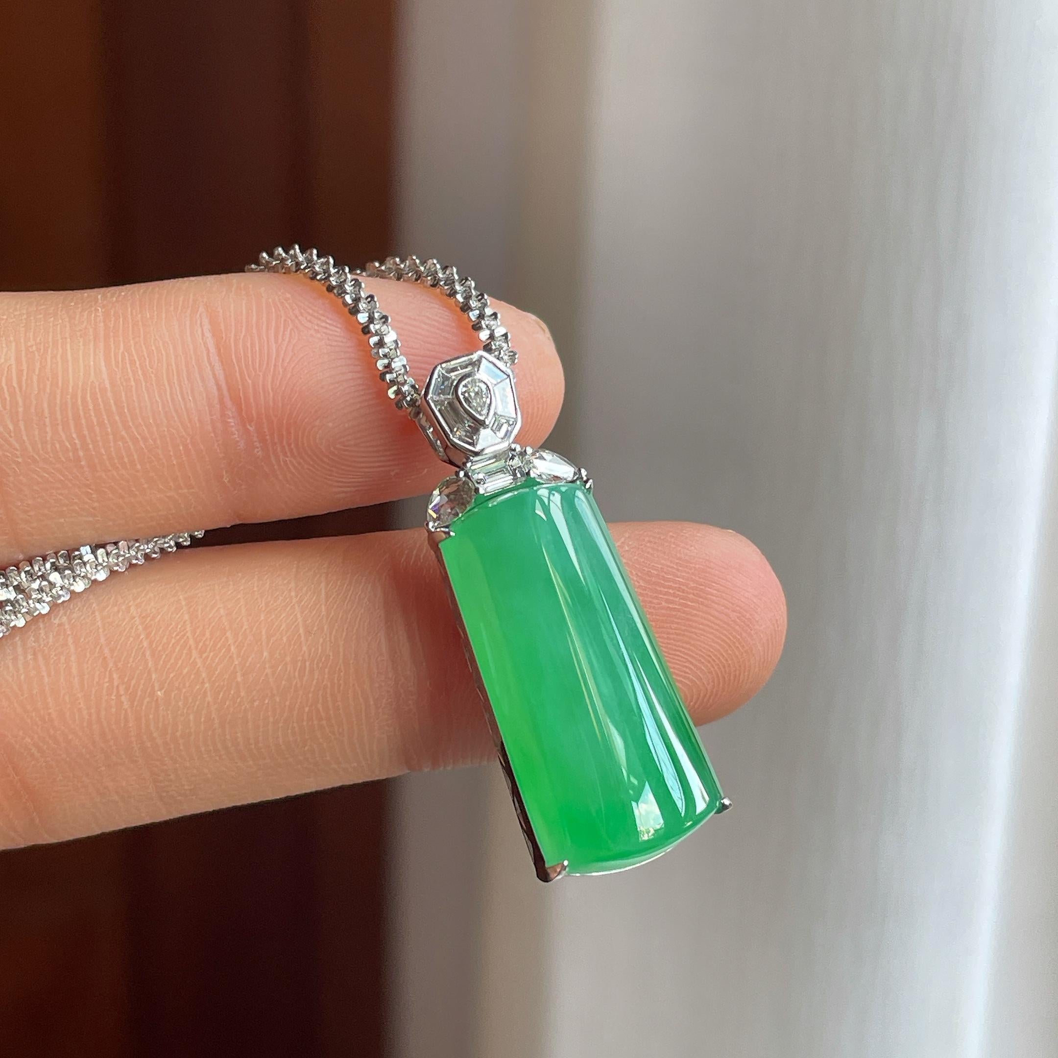 18k 金钻镶冰种果绿翡翠无事牌（yc314118）