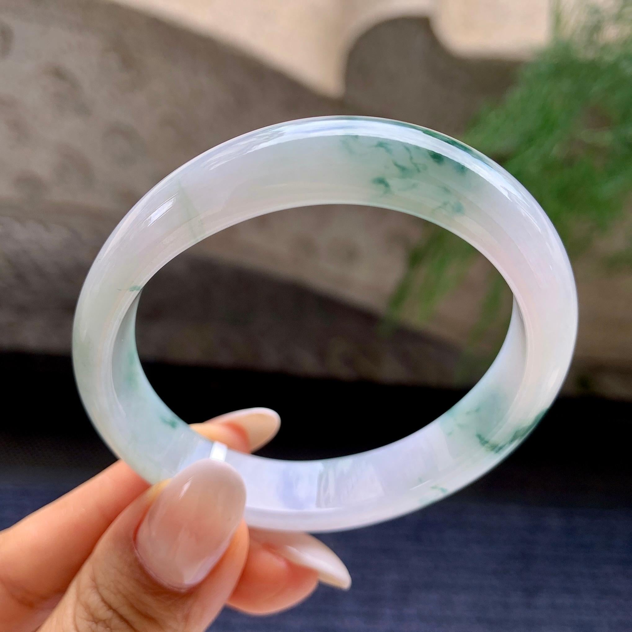 细糯种飘花贵妃手镯      55.7圈      天然缅甸A货翡翠（yc408856）