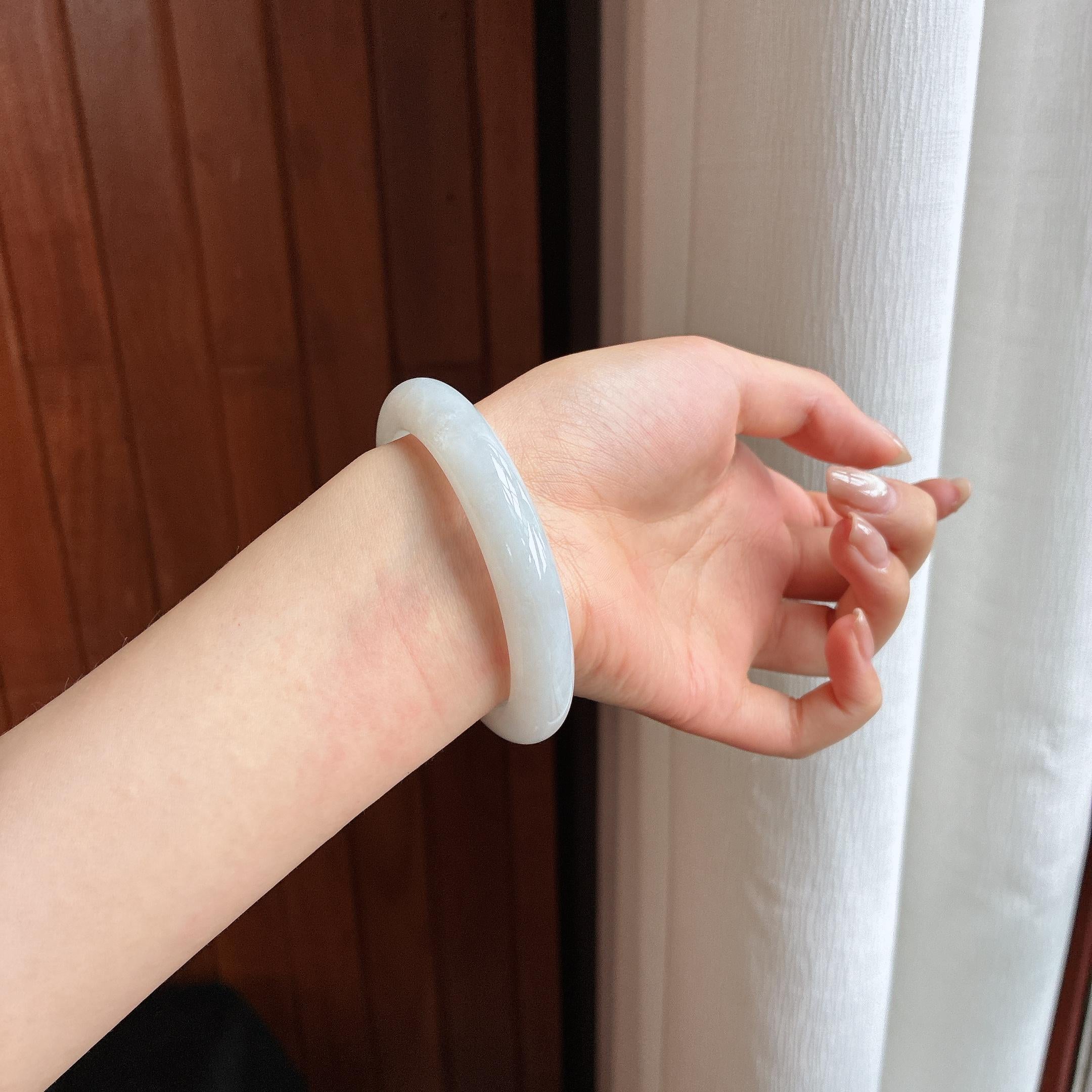 Vòng tay tròn Bình An ngọc phỉ thúy hạt mịn trăng trắng 56 vòng Ngọc phỉ thúy A Miến Điện tự nhiên (yc450381)