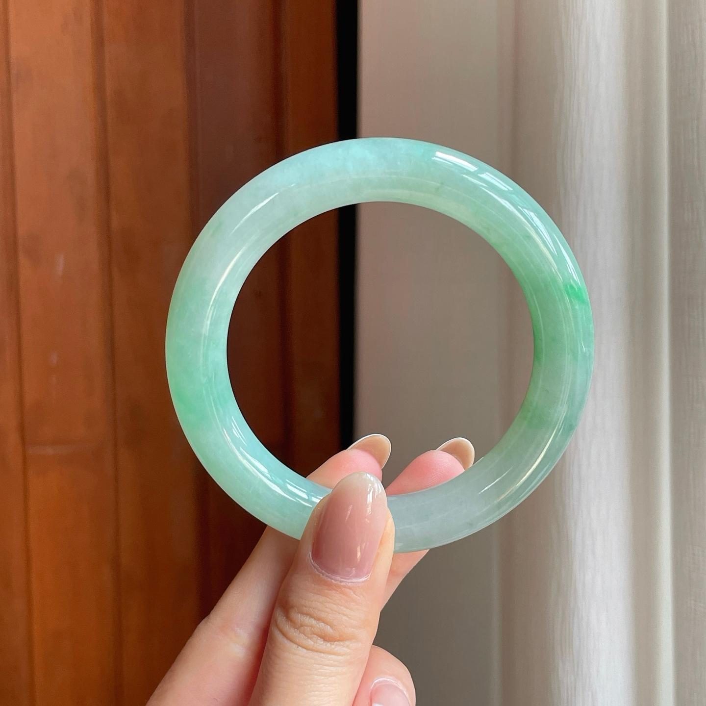 糯冰带色翡翠圆条手镯(55mm)（yc374177）