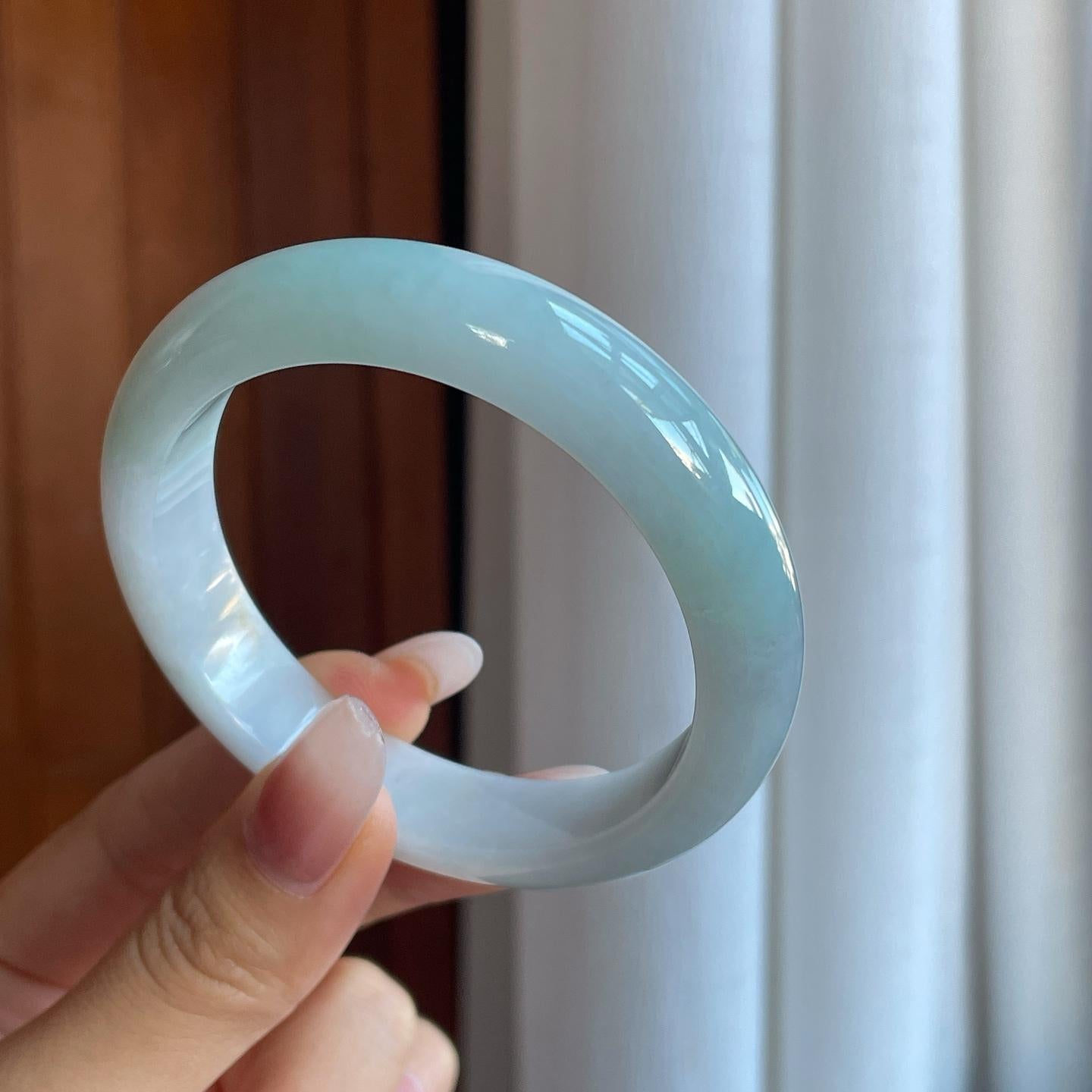 细糯种淡晴底翡翠平安镯（57.8mm）（yc266500）