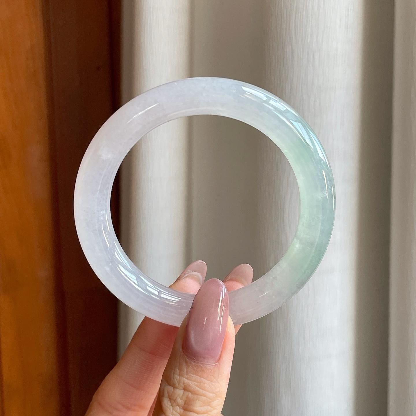 冰种淡椿彩翡翠圆条手镯（52mm）（yc287980）