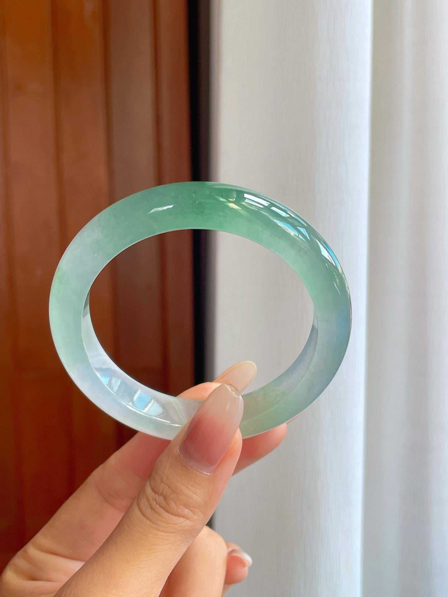 冰种湖水绿翡翠平安镯（58.5mm）（yc268250）