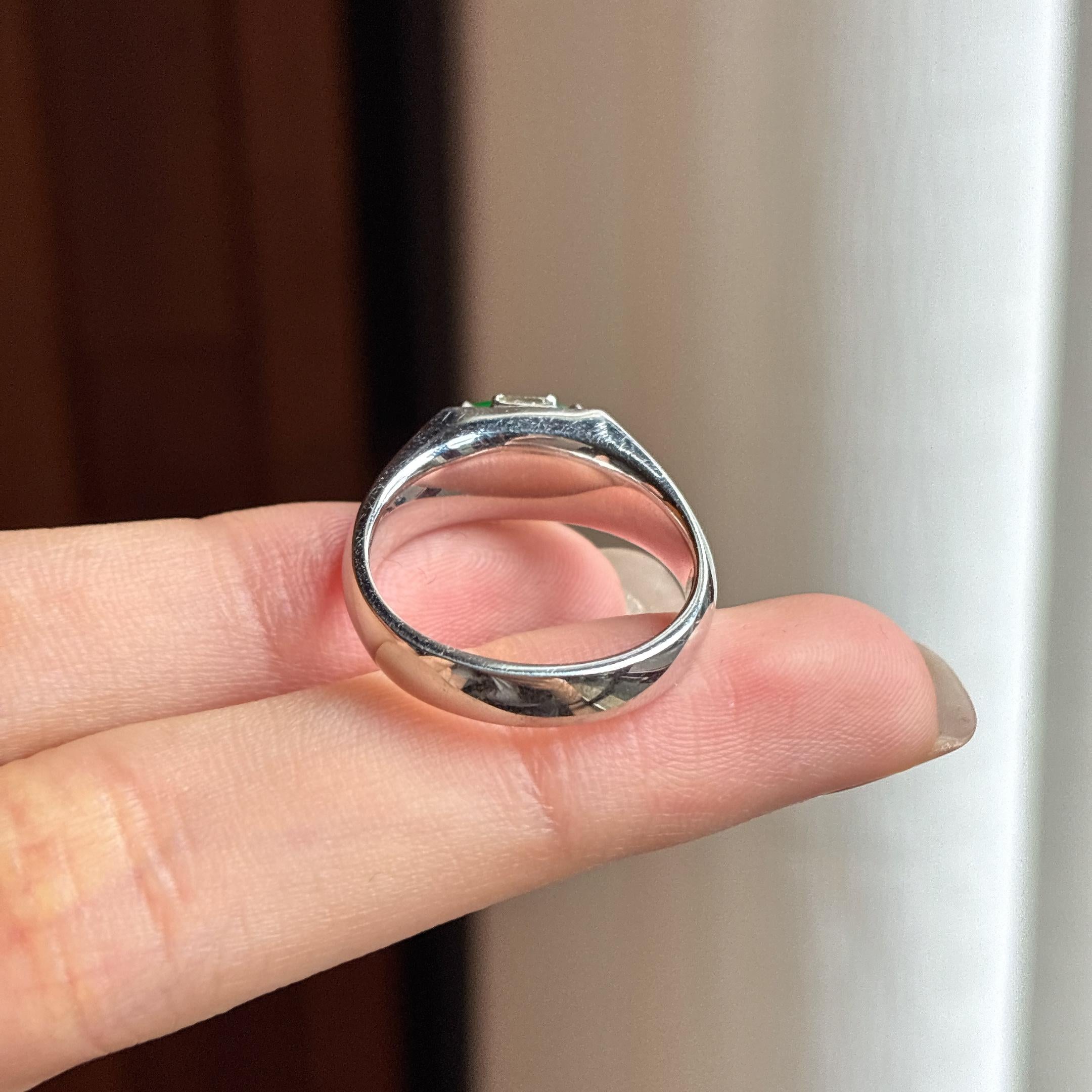 Nhẫn 18k vàng ngọc phỉ thúy chủng băng dương lục tự nhiên Miến Điện loại A (yc450161)