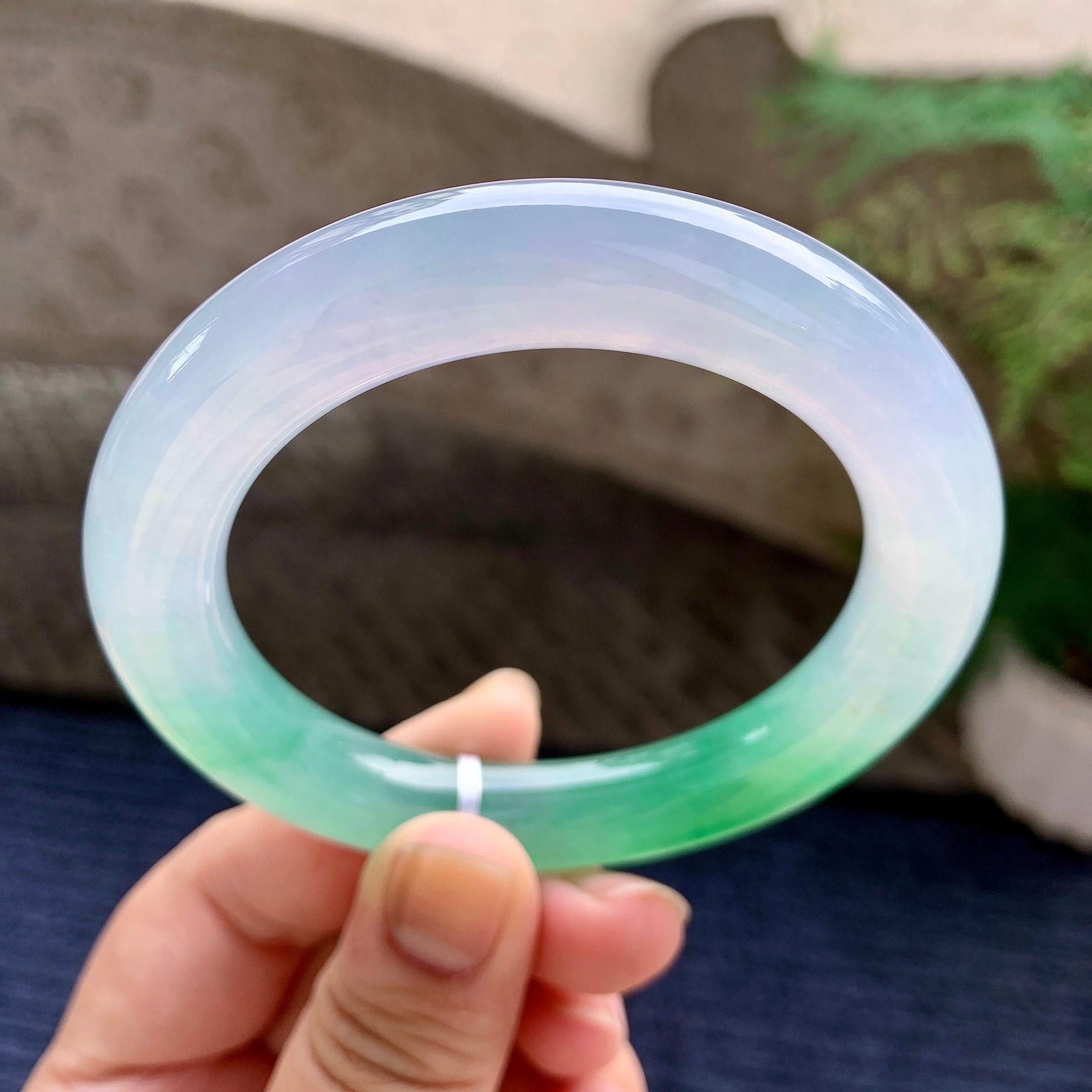 糯冰种淡春彩圆条手镯（56mm）（yc233911）