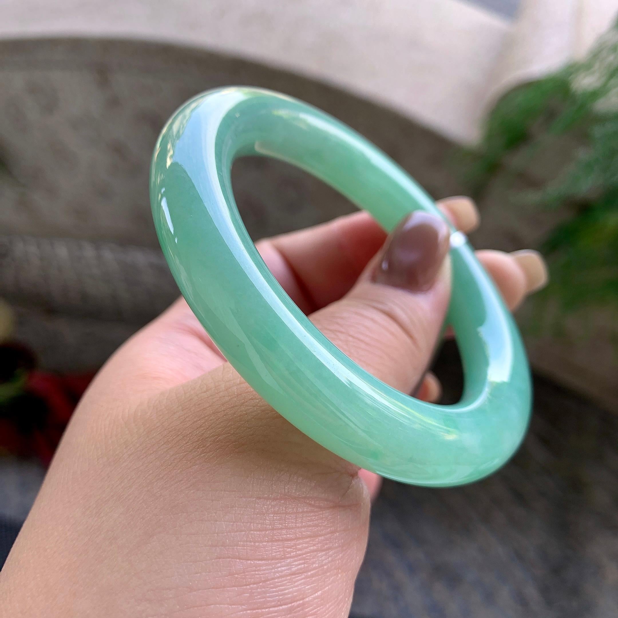 细糯种翠绿圆条手镯  56圈口  天然缅甸A货翡翠（yc431643）