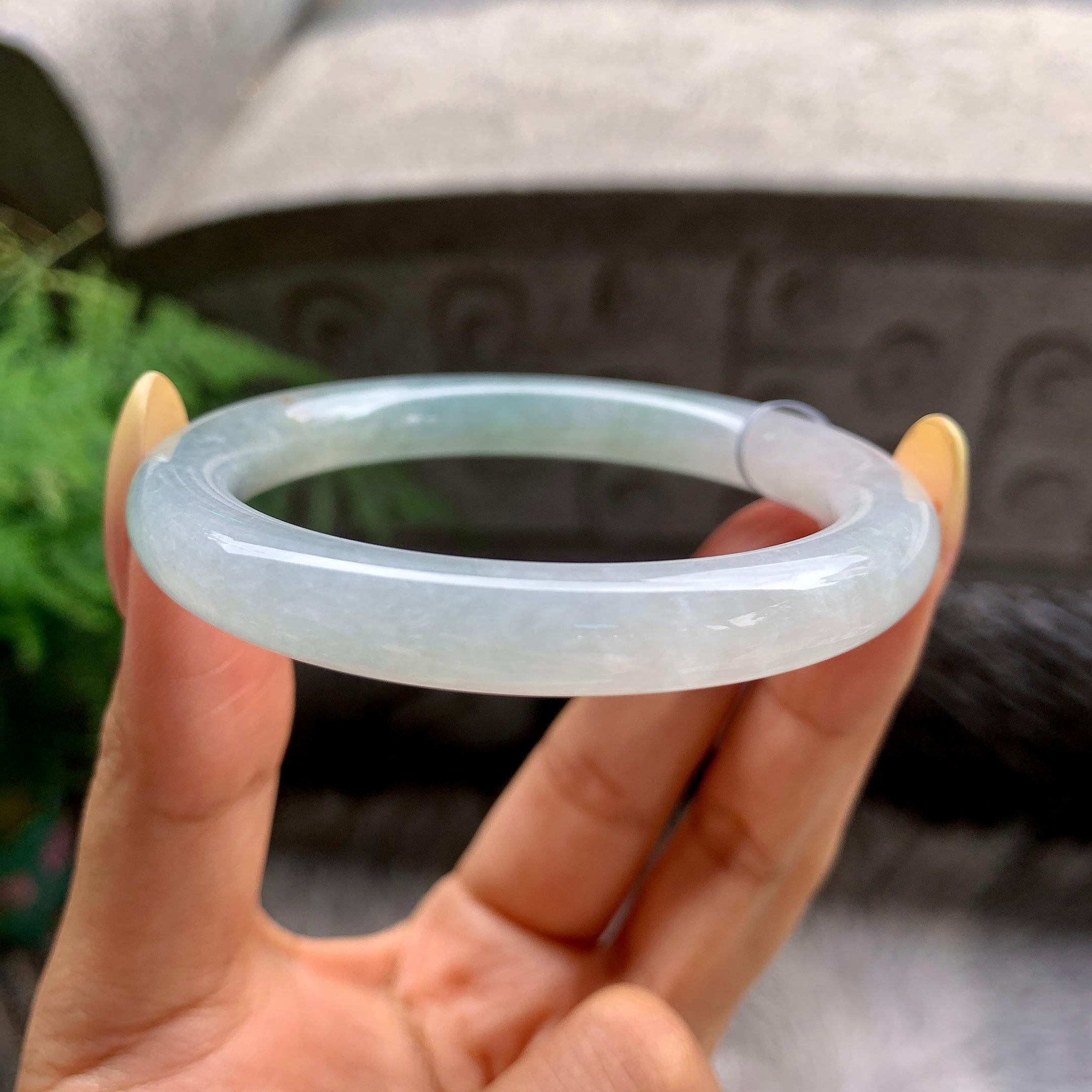 细糯种淡晴水飘黄翡圆条手镯53.5圈 天然缅甸A货翡翠（yc481910）