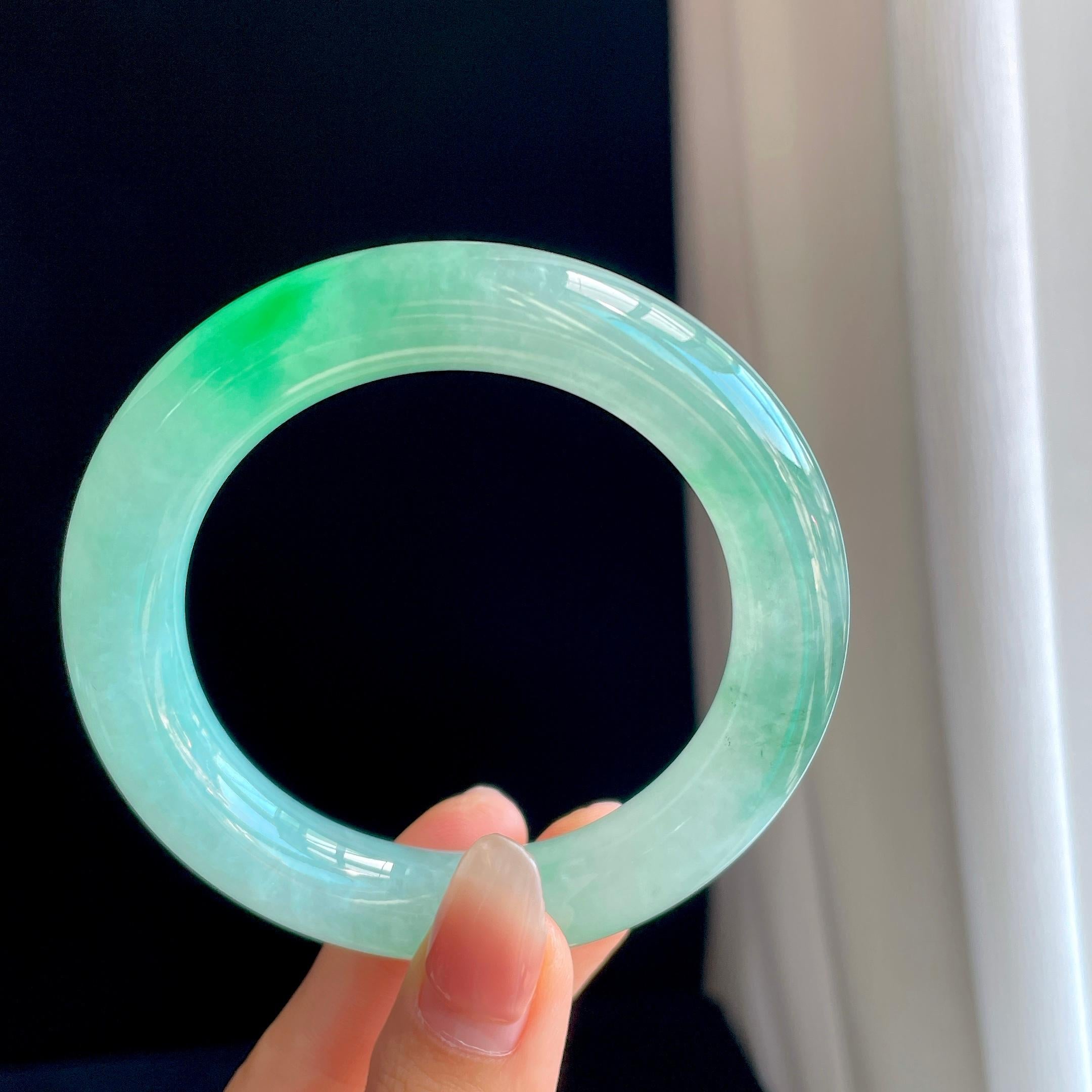 冰种带翠色翡翠圆条手镯（55mm）（yc329495）