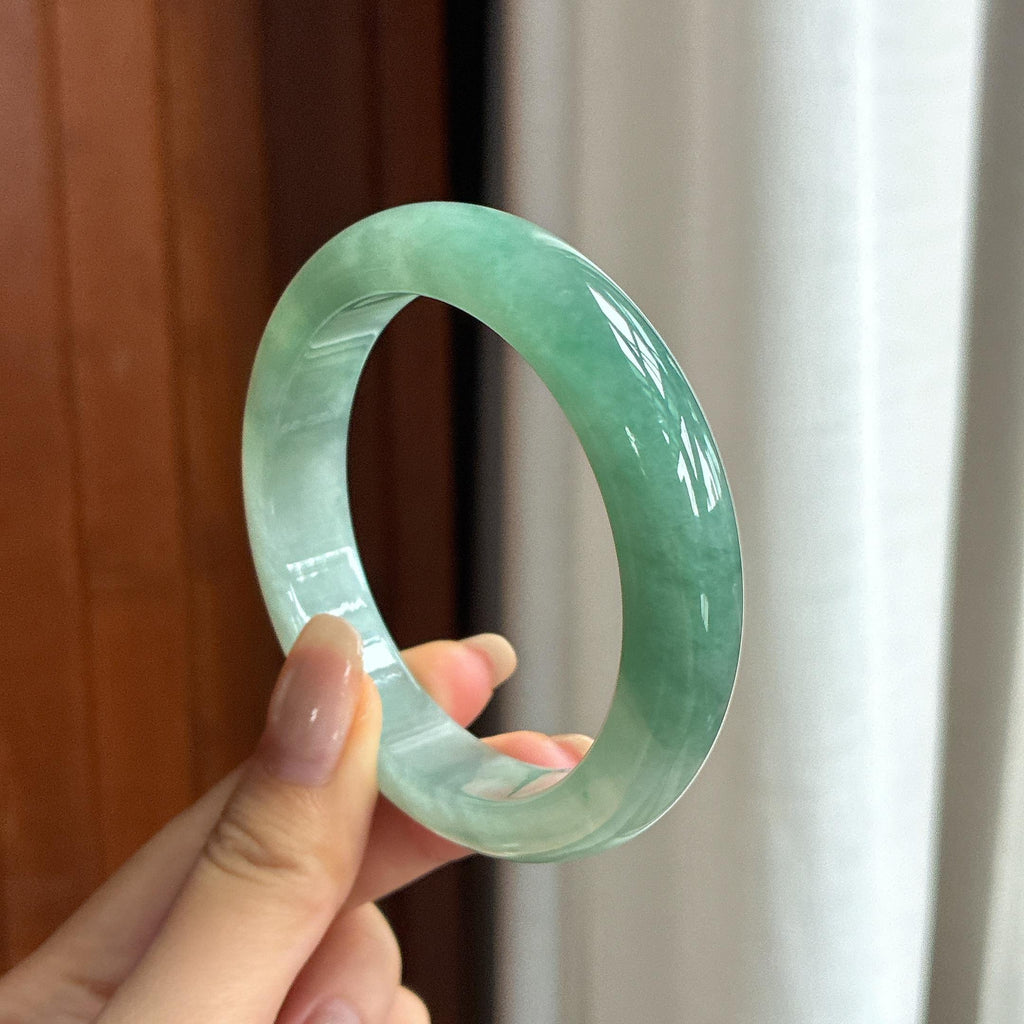 Vòng tay bình an chính khuyên miệng rộng, loại hạt mịn bán sơn bán thủy, size 58, Ngọc phỉ thúy tự nhiên loại A Myanmar (yc450833)