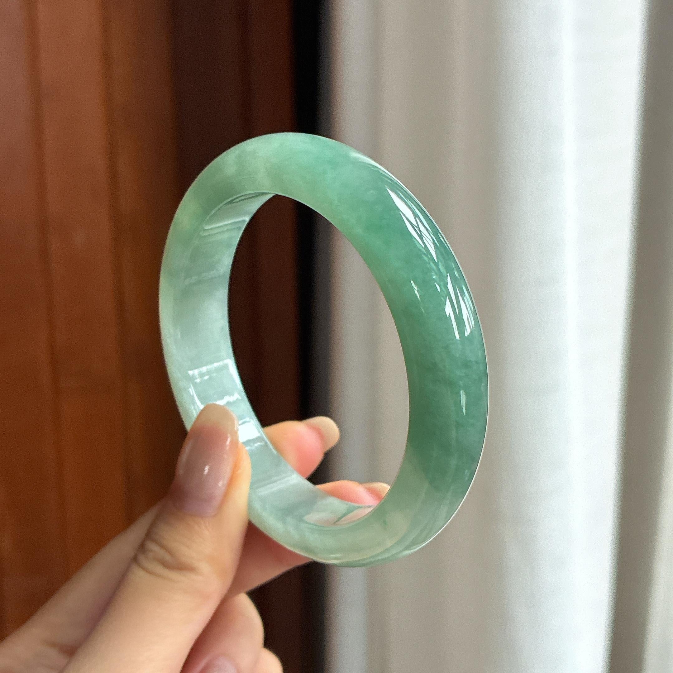 Vòng tay bình an chính khuyên miệng rộng, loại hạt mịn bán sơn bán thủy, size 58, Ngọc phỉ thúy tự nhiên loại A Myanmar (yc450833)
