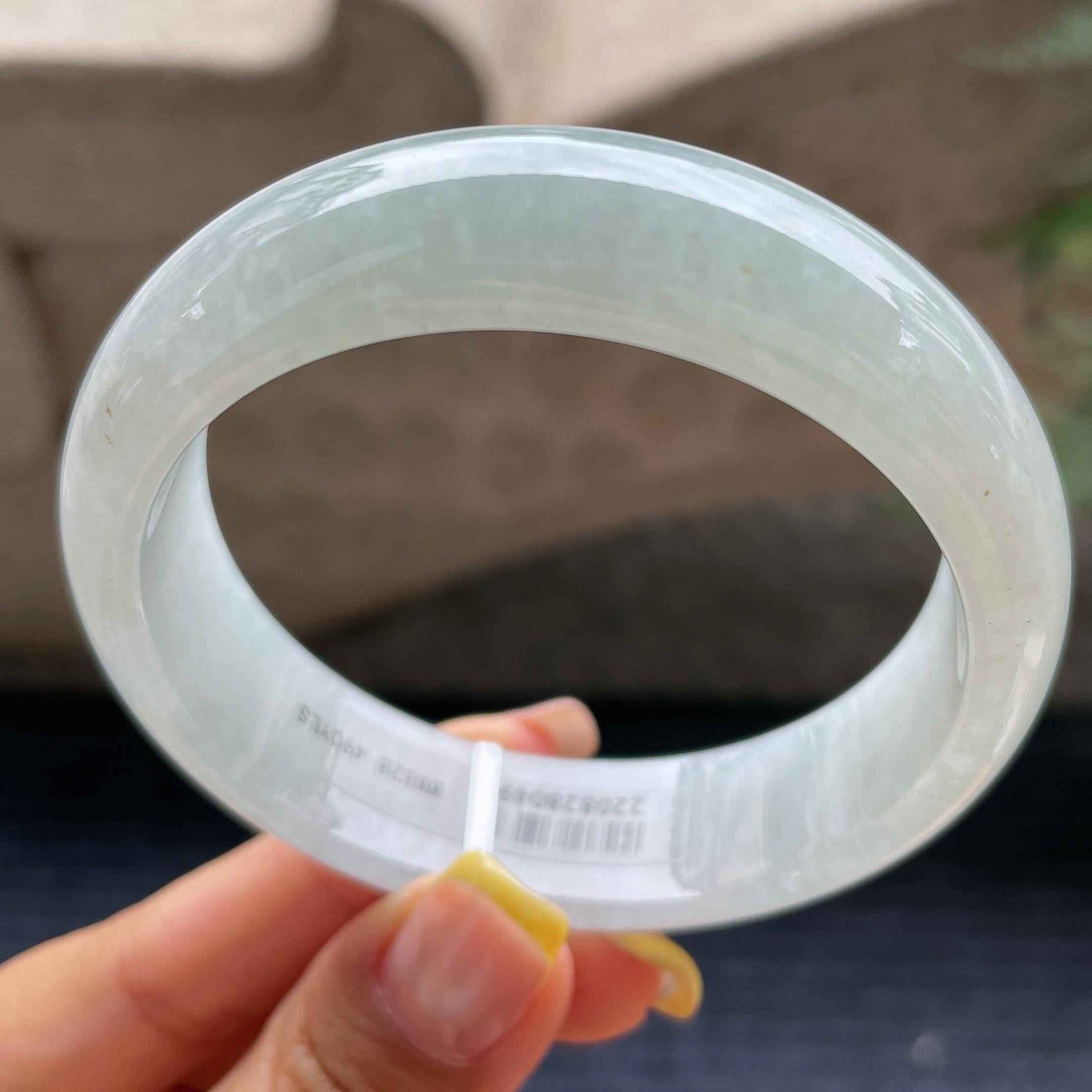 宽版轮胎镯    细糯种带底色宽版轮胎镯57.8圈     天然缅甸A货翡翠（yc371546）