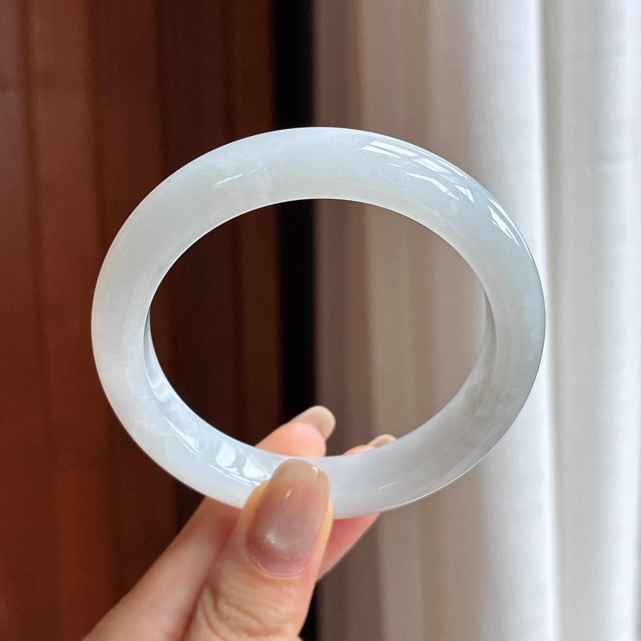 Vòng tay ngọc phỉ thúy trắng tròn đều bình an chất ngọc mịn ánh trăng 56 - Ngọc phỉ thúy tự nhiên loại A Myanmar (yc450383)