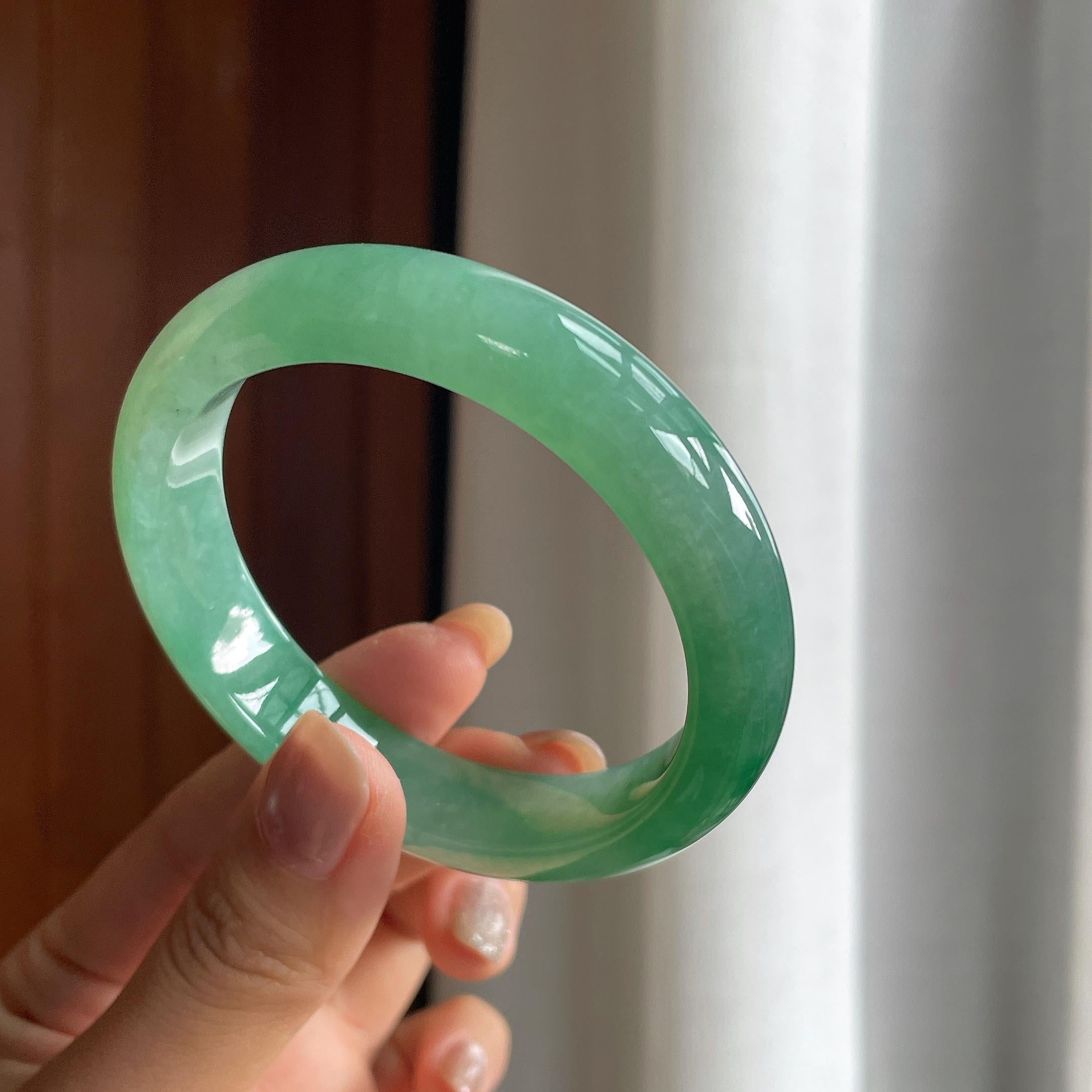 冰种绿底飘绿花翡翠平安镯(55.5mm)（yc415365）