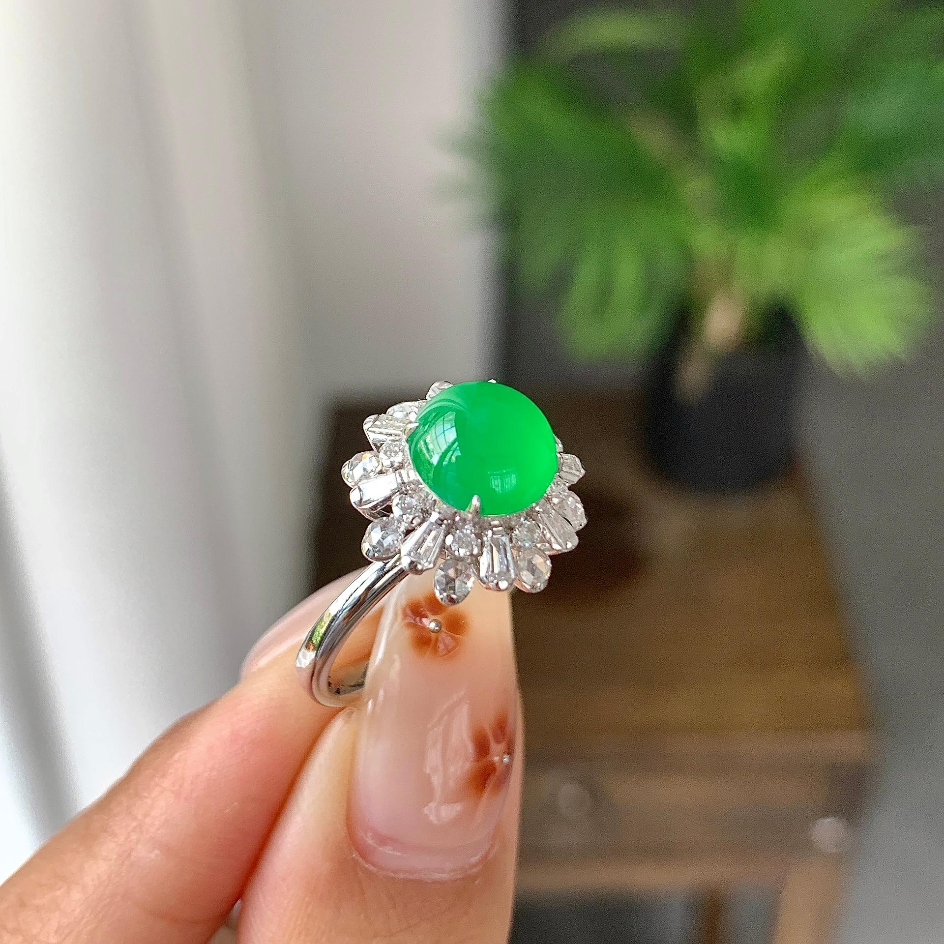 18k金钻镶冰种满绿蛋面戒指（yc255590）