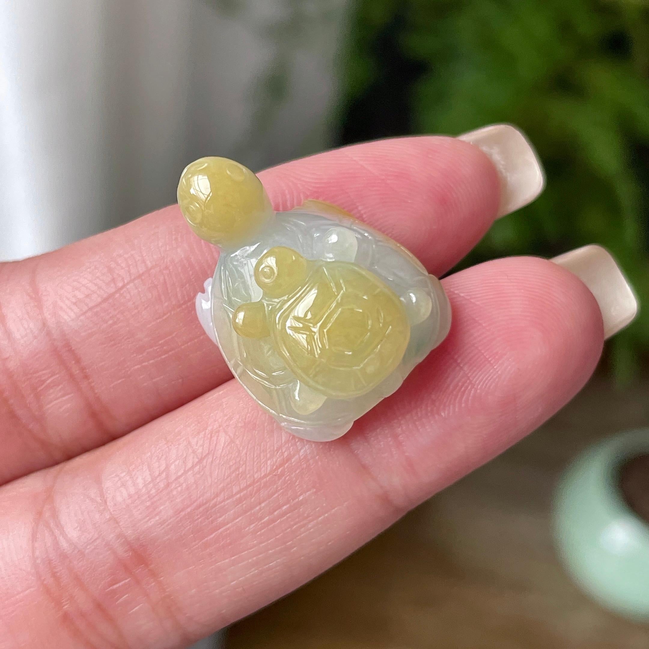 细糯种飘黄翡长寿龟吊坠 天然缅甸A货翡翠（yc469505）