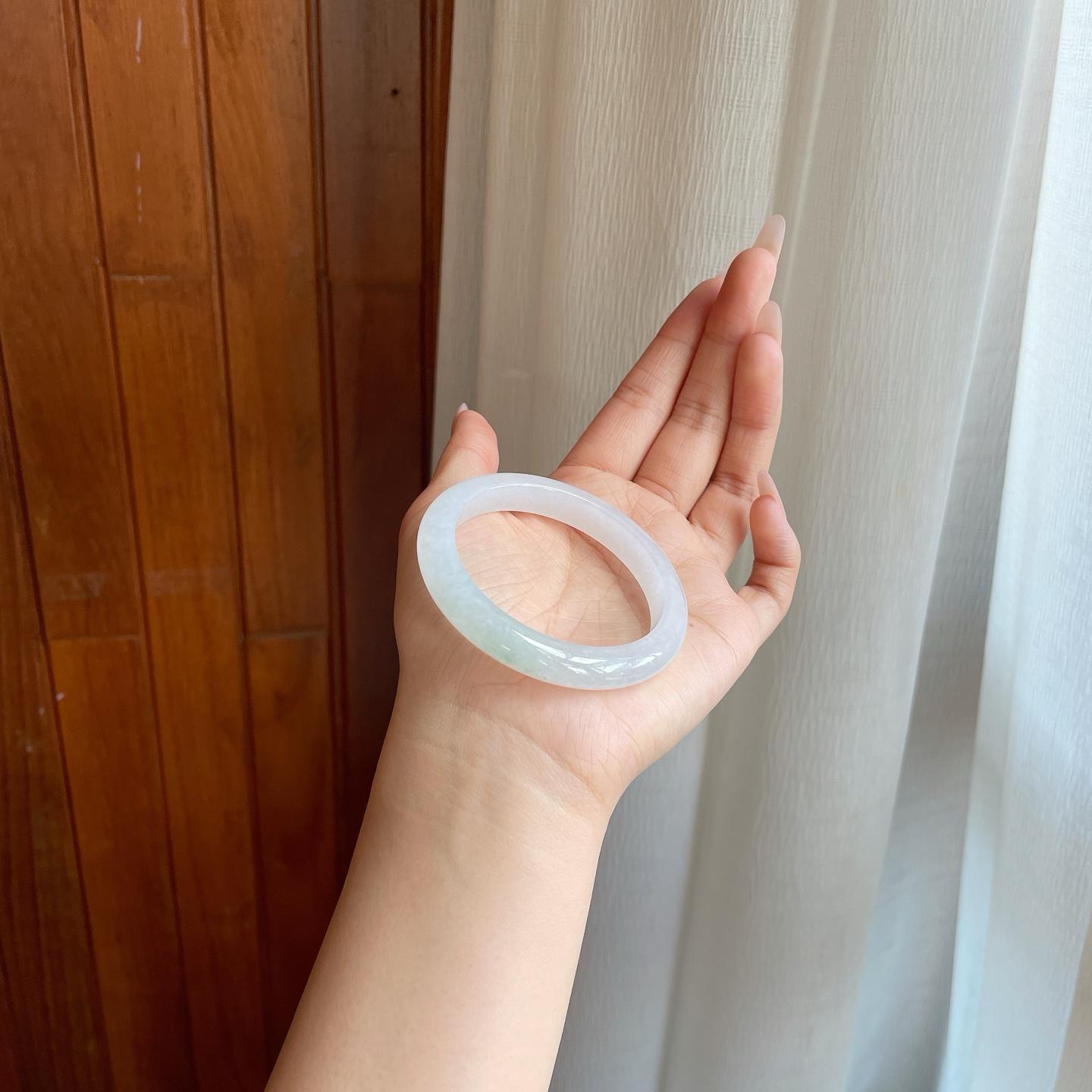 糯冰淡春底翡翠平安镯（53mm）（yc278064）