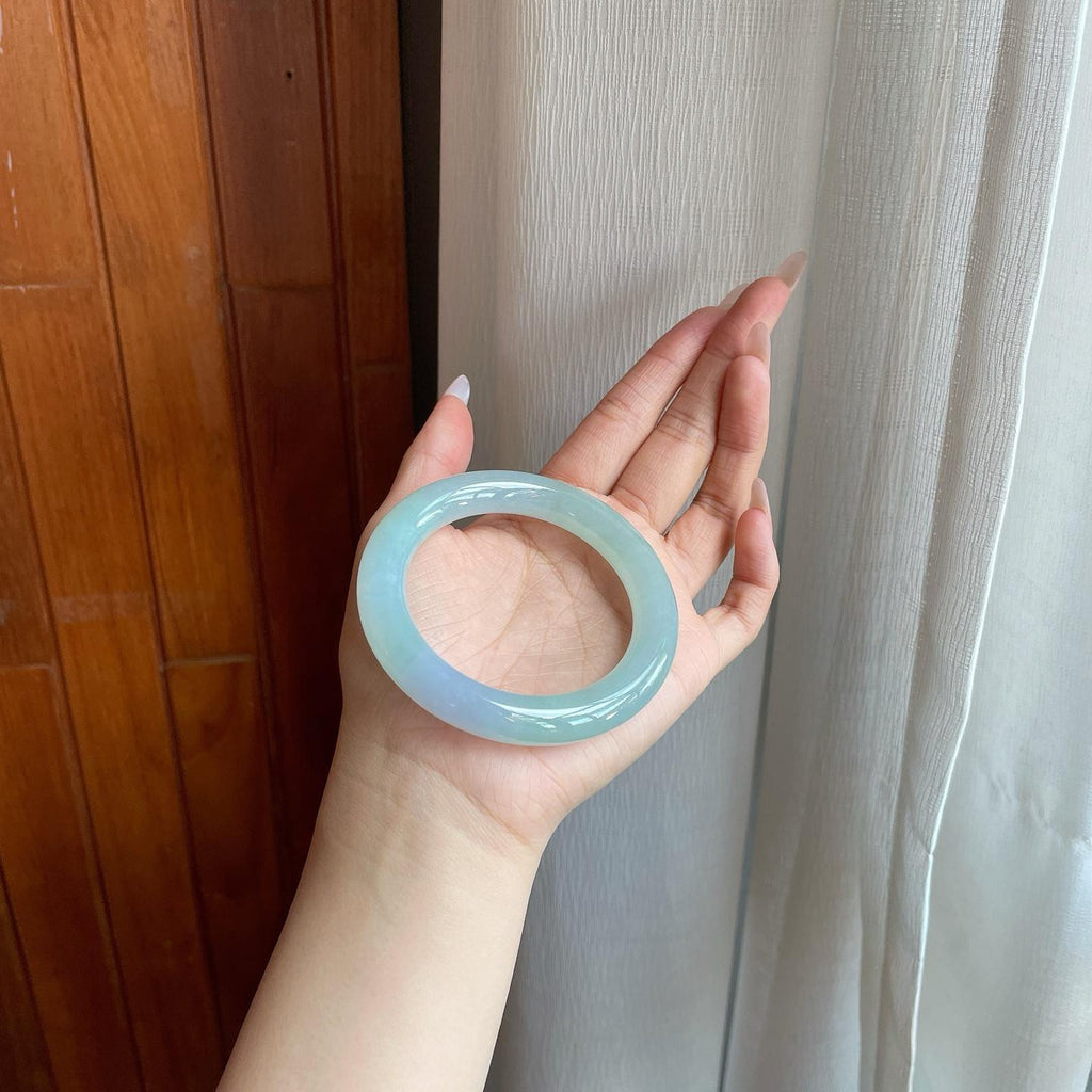 糯冰淡椿底翡翠圆条手镯（56.8mm）（yc282515）
