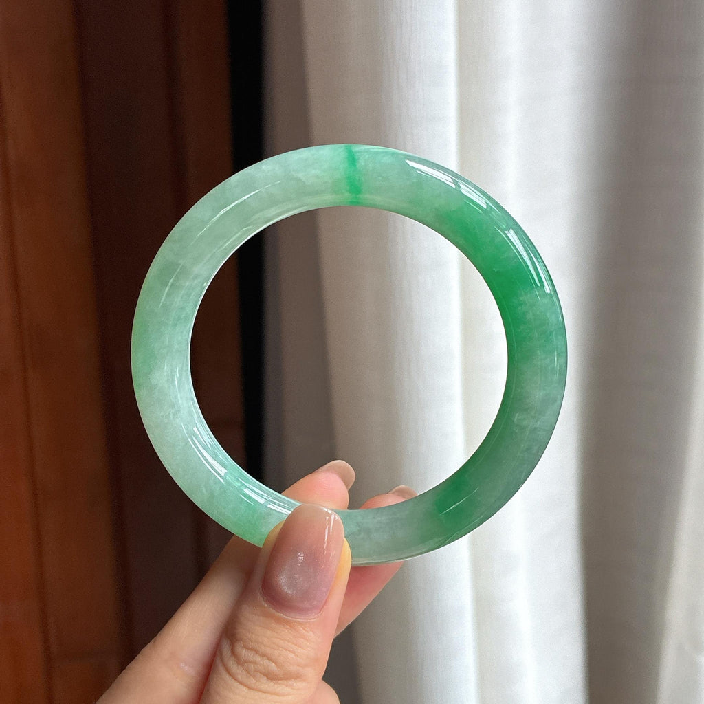 糯冰带色翡翠圆条手镯（yc426446）