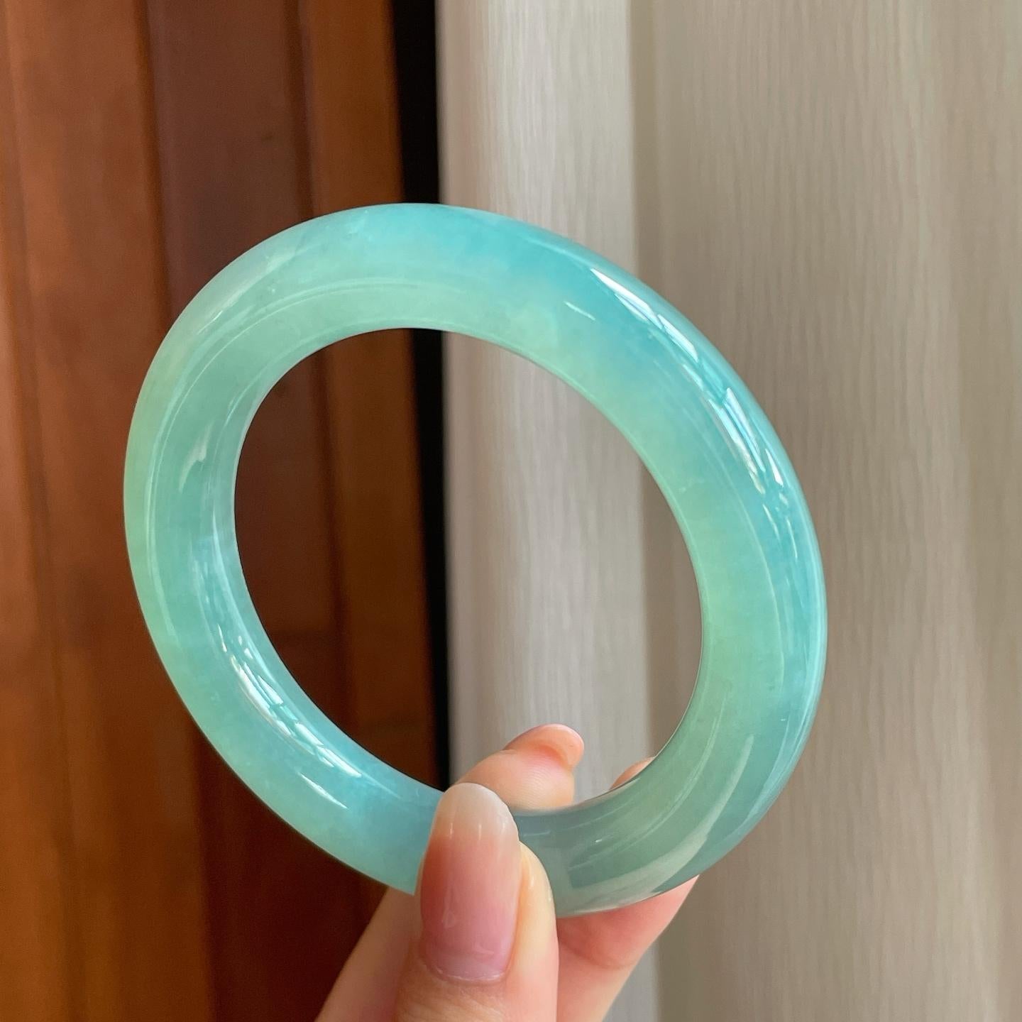 冰种蓝晴底翡翠圆条手镯（55.8mm)（yc345509）