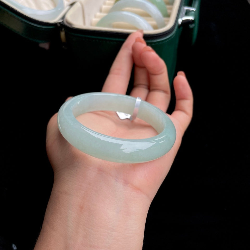 糯冰晴底翡翠手镯（55.5mm）（yc017166）