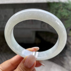 大圈口   细糯种细糯种带底色正圈平安镯   58.9圈     天然缅甸A货翡翠（yc407887）